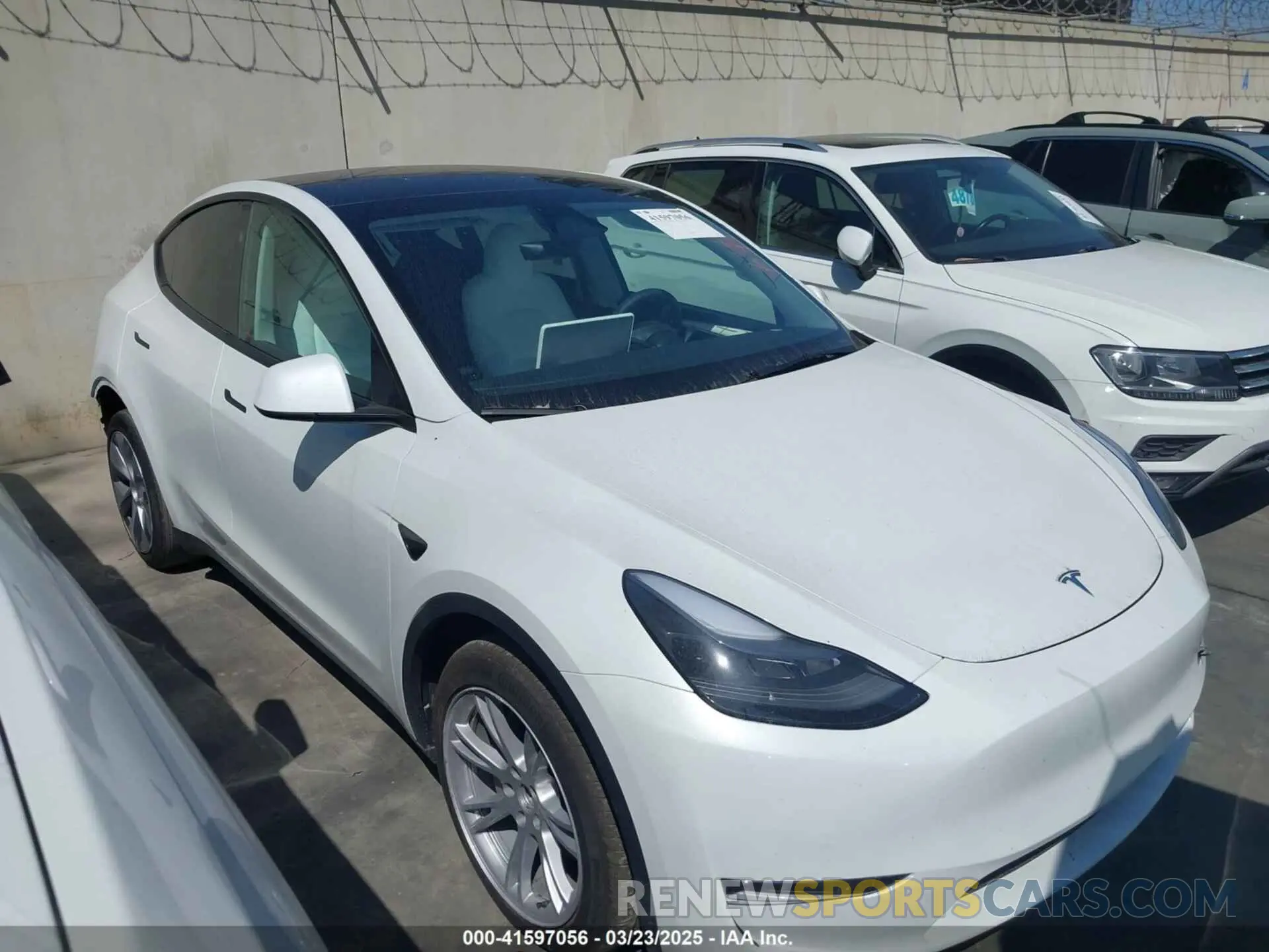 13 fotografías del automóvil dañado 7SAYGDED2RF017448 TESLA MODEL Y 2024