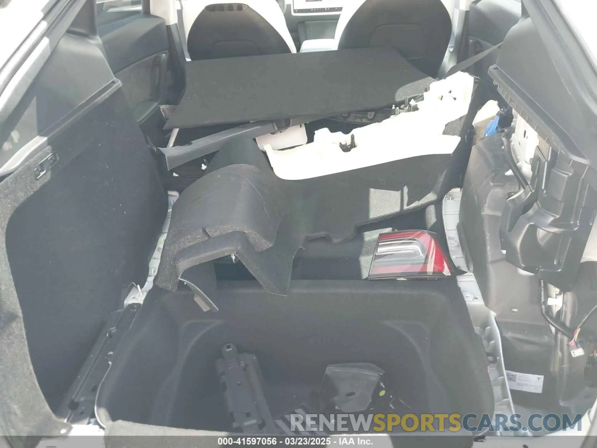 19 fotografías del automóvil dañado 7SAYGDED2RF017448 TESLA MODEL Y 2024