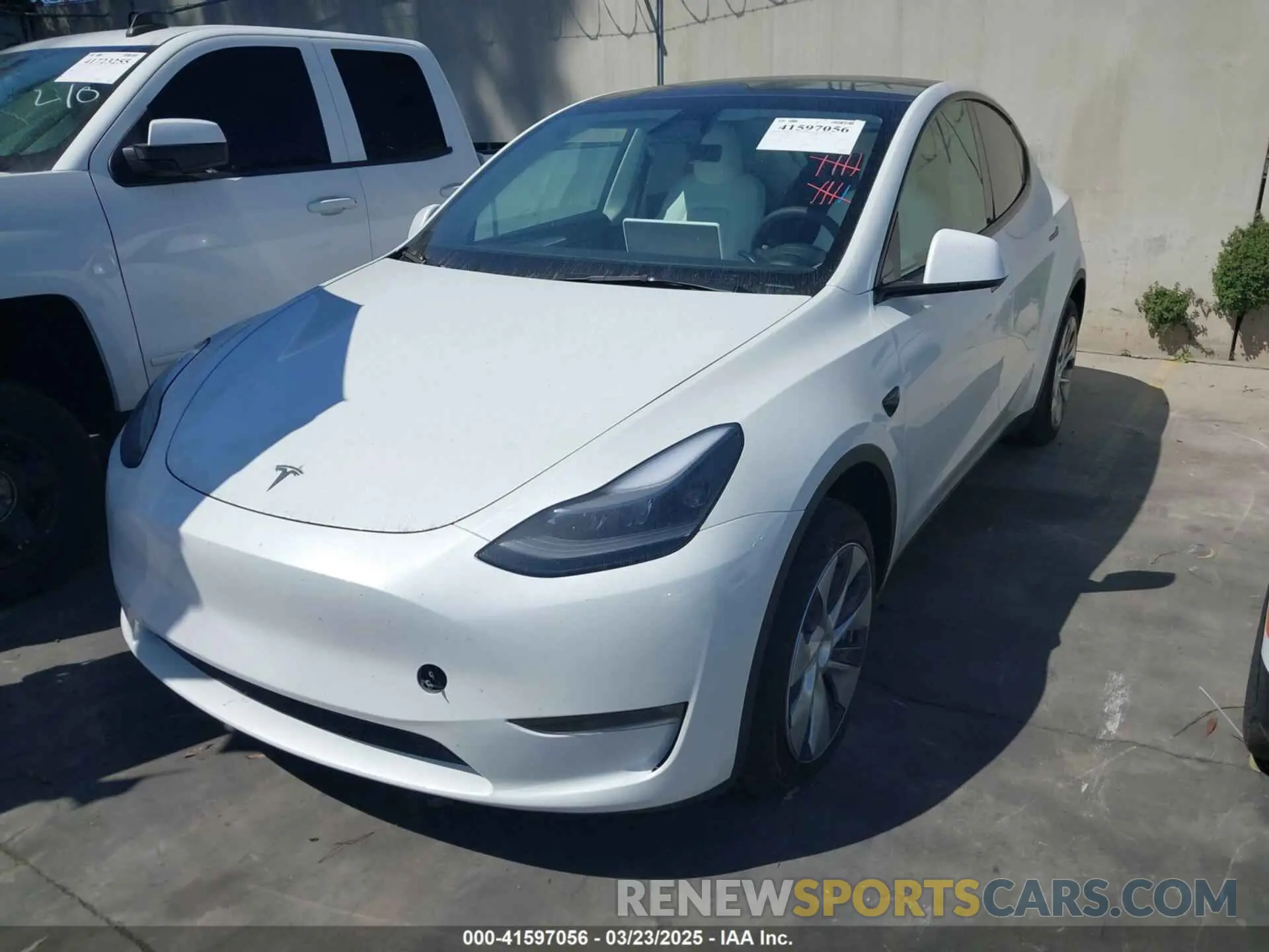 2 fotografías del automóvil dañado 7SAYGDED2RF017448 TESLA MODEL Y 2024