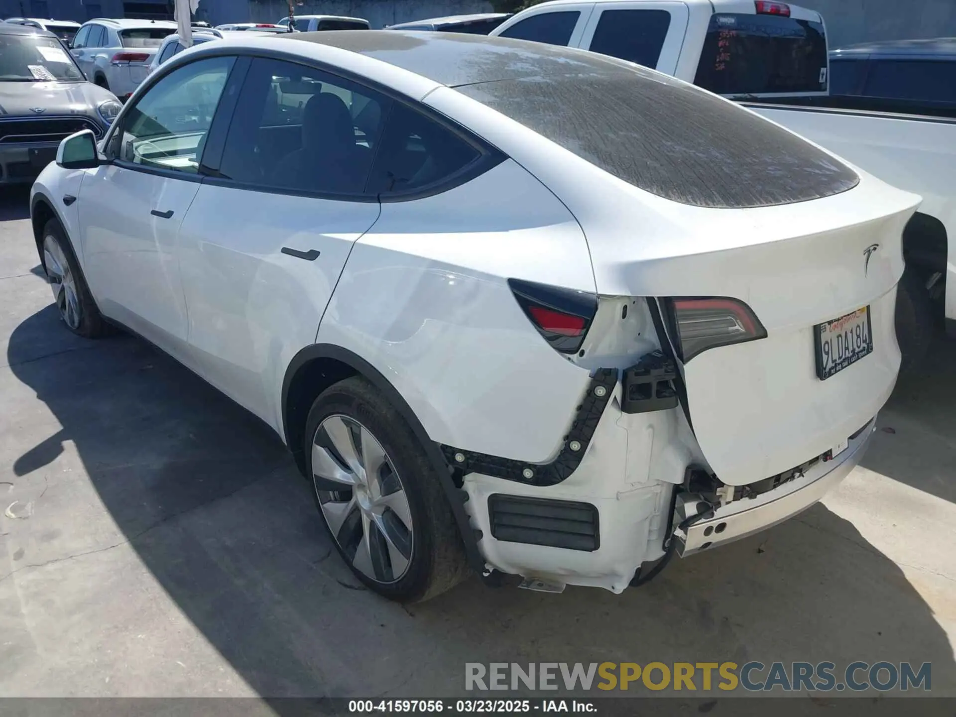 3 fotografías del automóvil dañado 7SAYGDED2RF017448 TESLA MODEL Y 2024