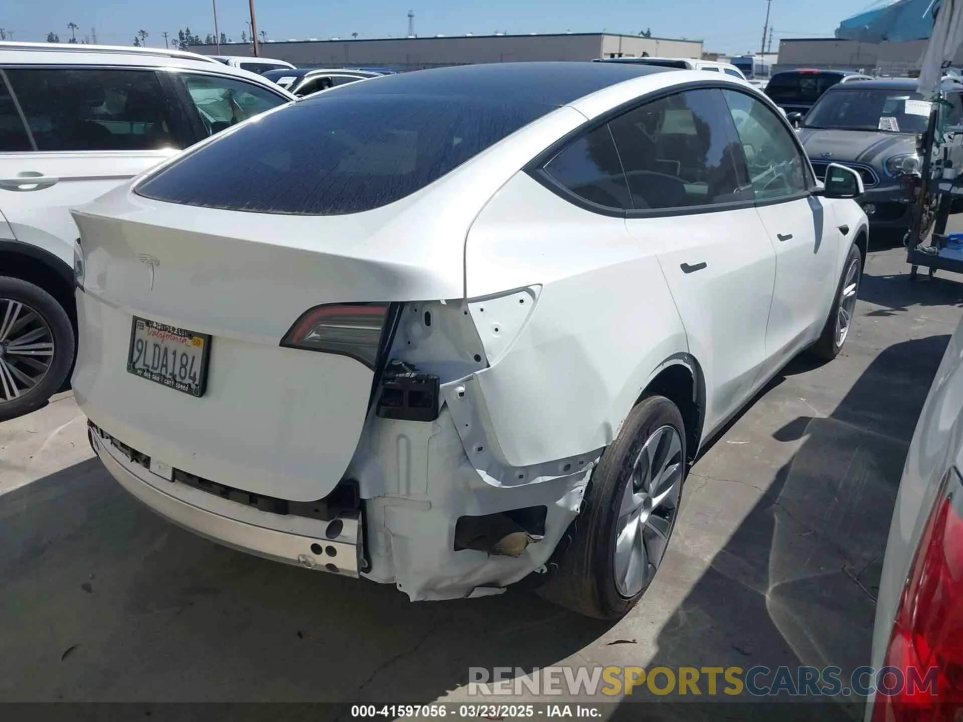 4 fotografías del automóvil dañado 7SAYGDED2RF017448 TESLA MODEL Y 2024