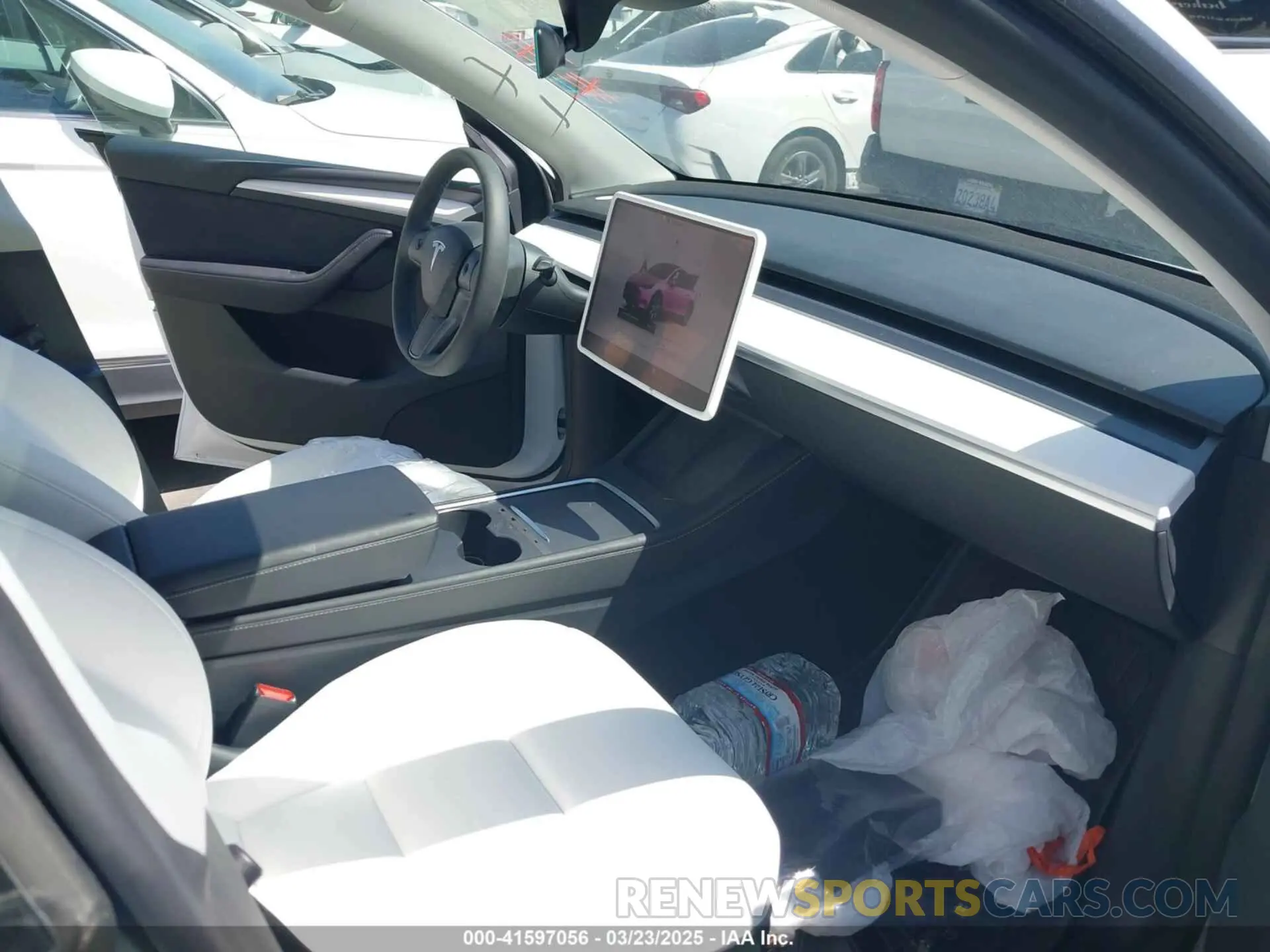 5 fotografías del automóvil dañado 7SAYGDED2RF017448 TESLA MODEL Y 2024