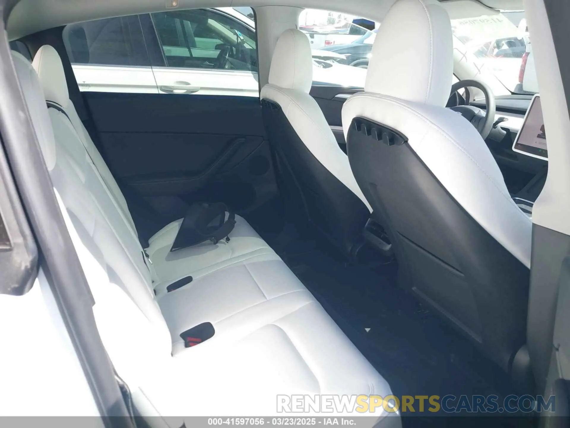 8 fotografías del automóvil dañado 7SAYGDED2RF017448 TESLA MODEL Y 2024