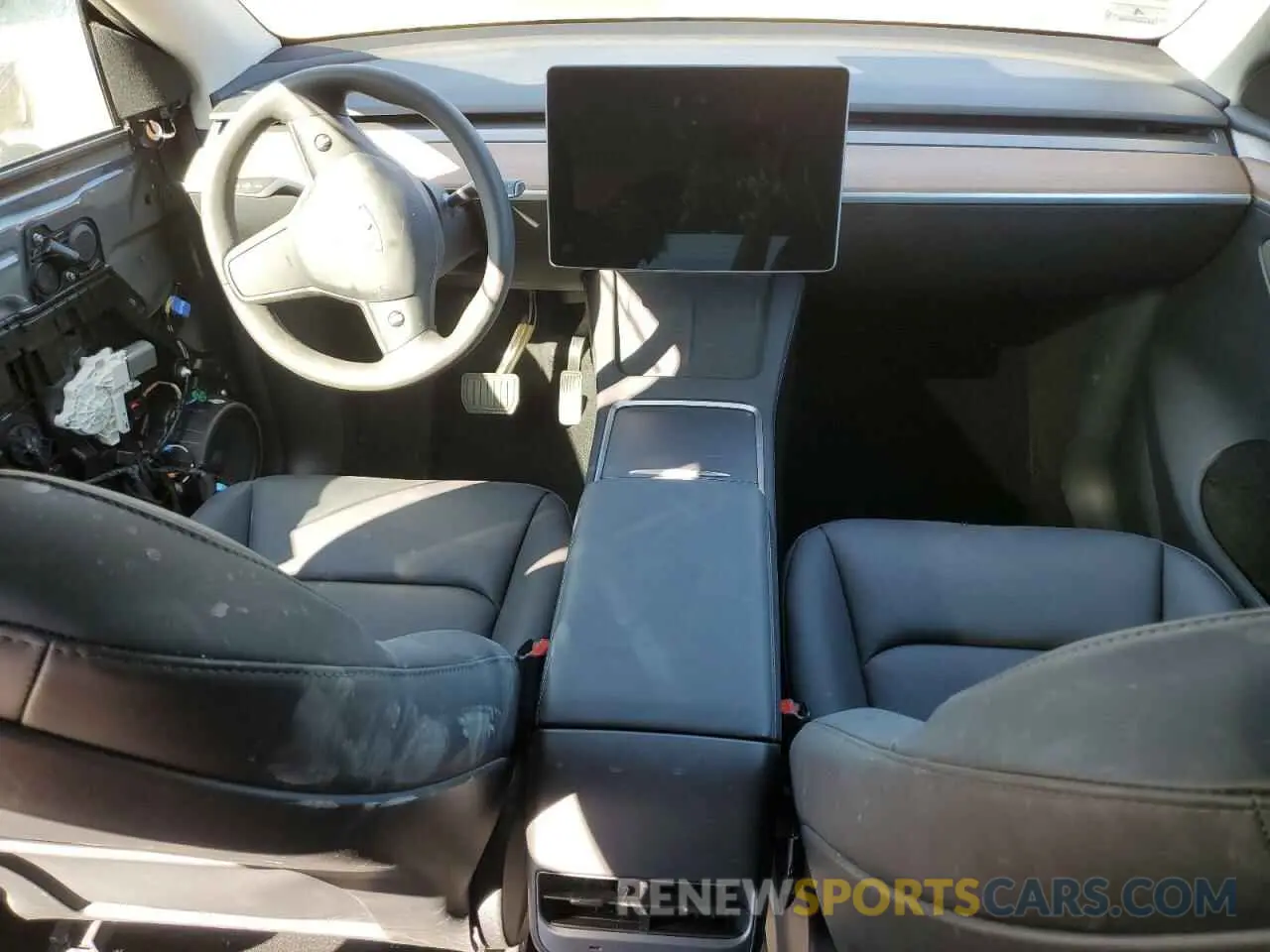 8 fotografías del automóvil dañado 7SAYGDED2RF018759 TESLA MODEL Y 2024
