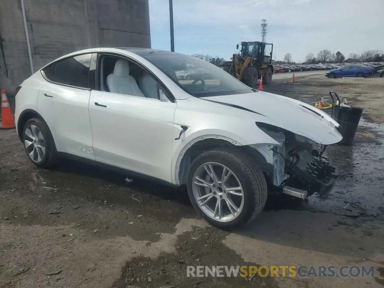 4 fotografías del automóvil dañado 7SAYGDED2RF042236 TESLA MODEL Y 2024