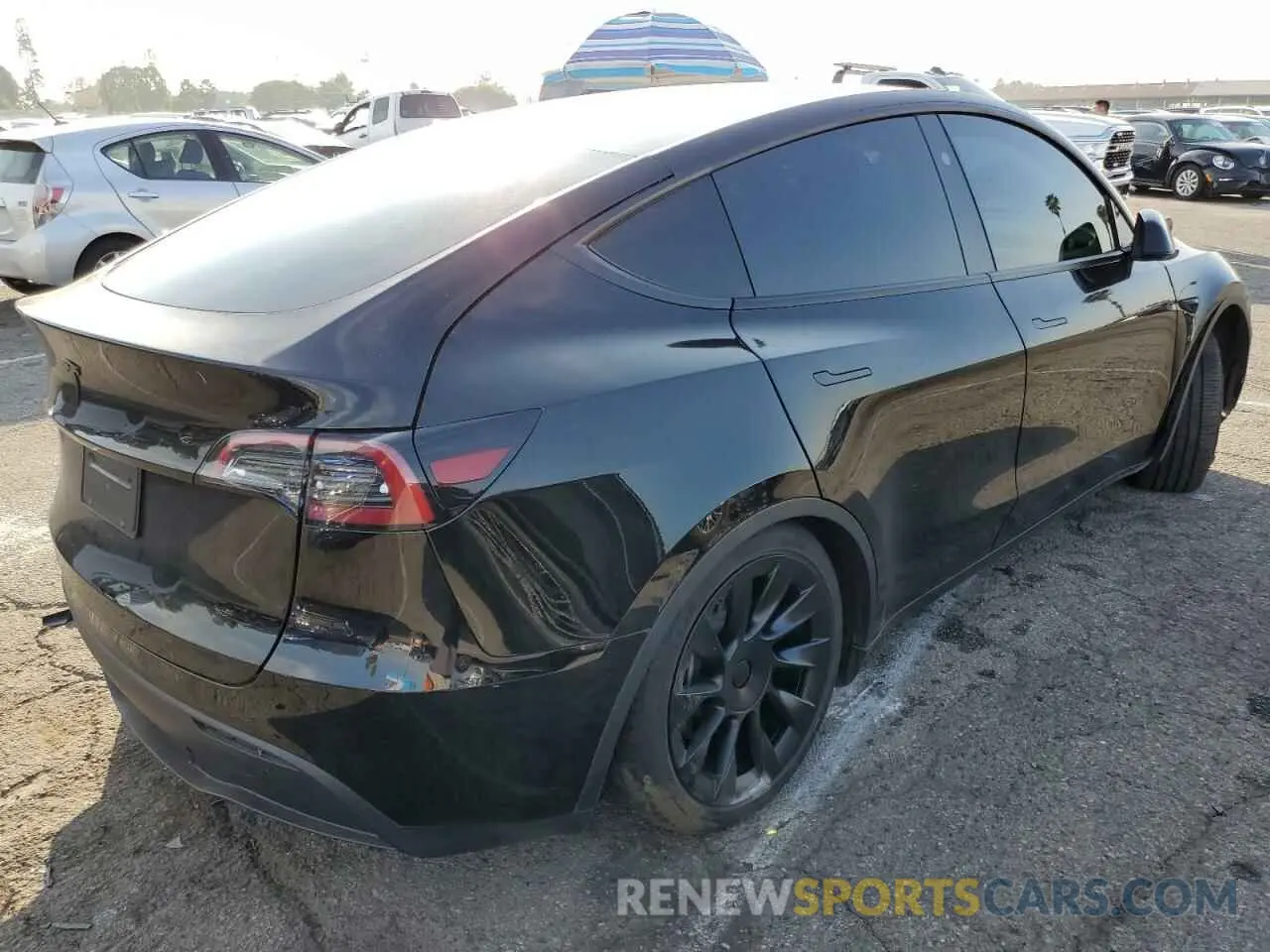 3 fotografías del automóvil dañado 7SAYGDED2RF045993 TESLA MODEL Y 2024