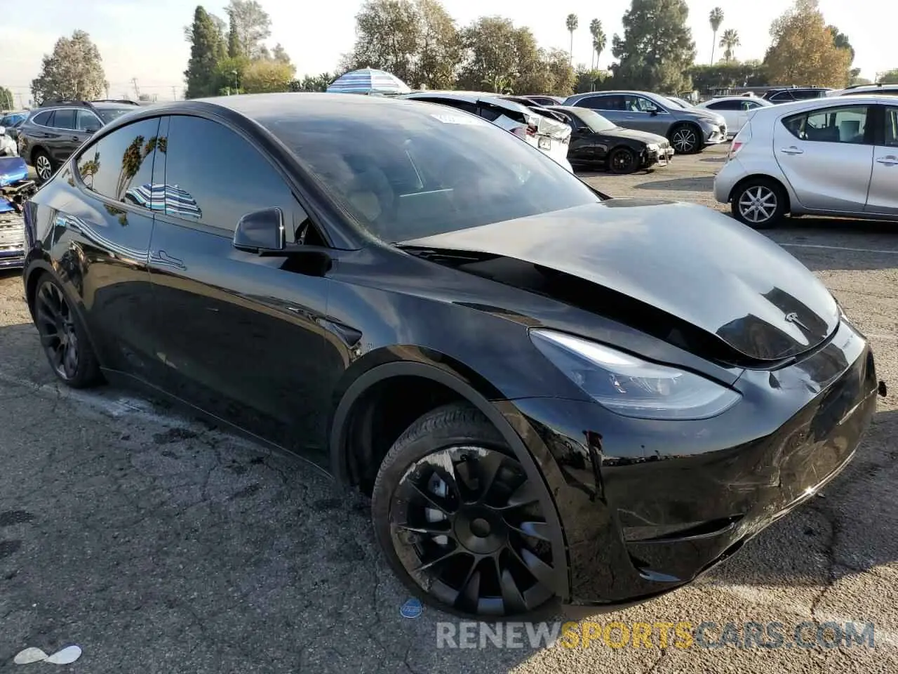 4 fotografías del automóvil dañado 7SAYGDED2RF045993 TESLA MODEL Y 2024