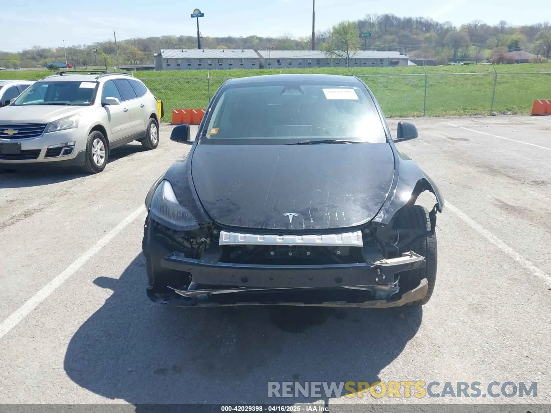 13 fotografías del automóvil dañado 7SAYGDED2RF089105 TESLA MODEL Y 2024