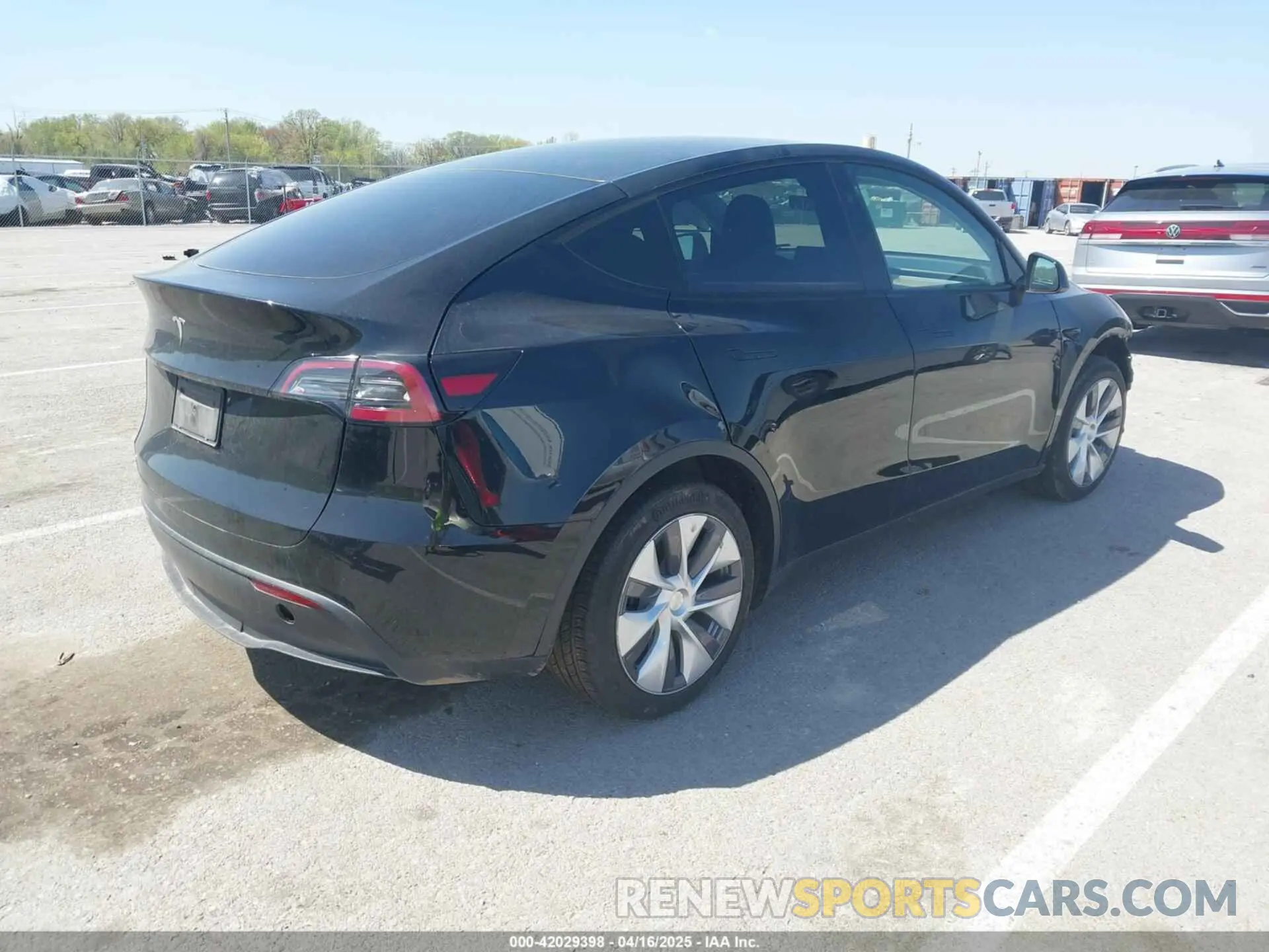 4 fotografías del automóvil dañado 7SAYGDED2RF089105 TESLA MODEL Y 2024