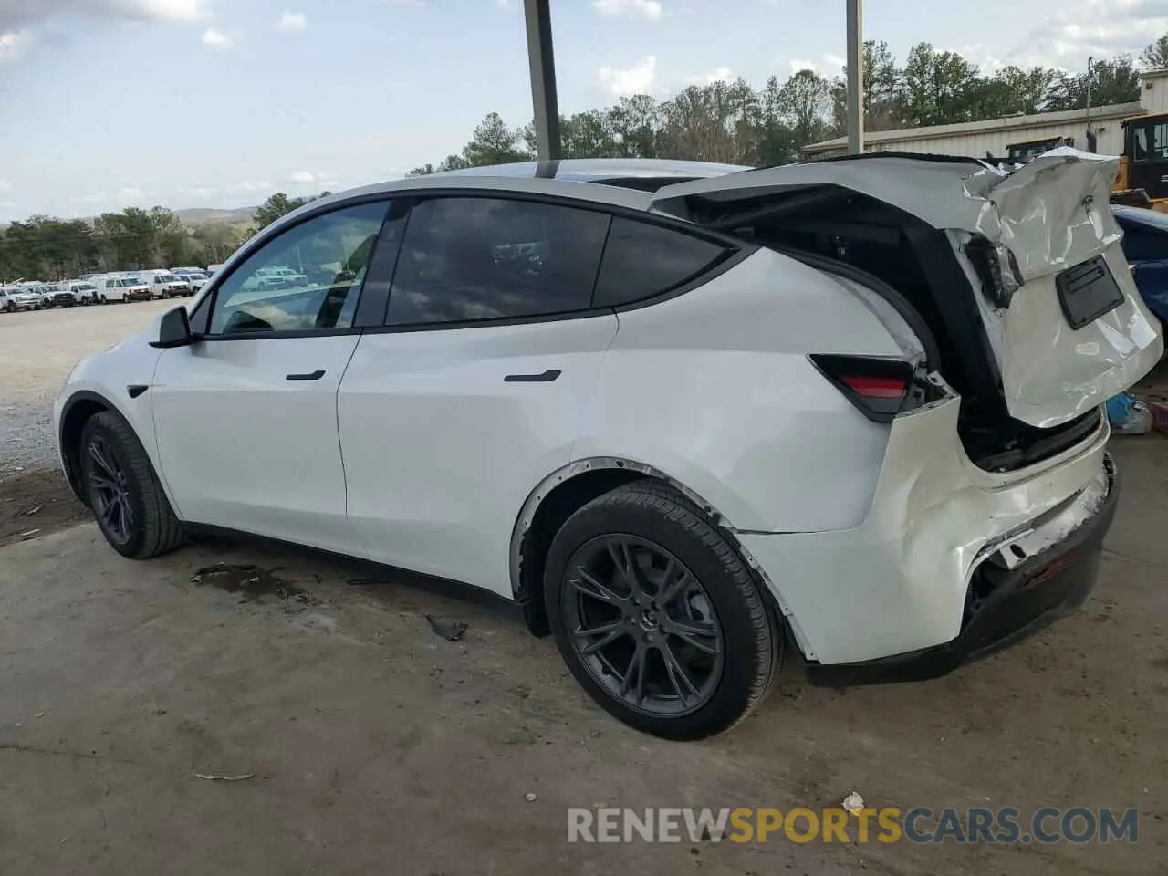 2 fotografías del automóvil dañado 7SAYGDED2RF097382 TESLA MODEL Y 2024