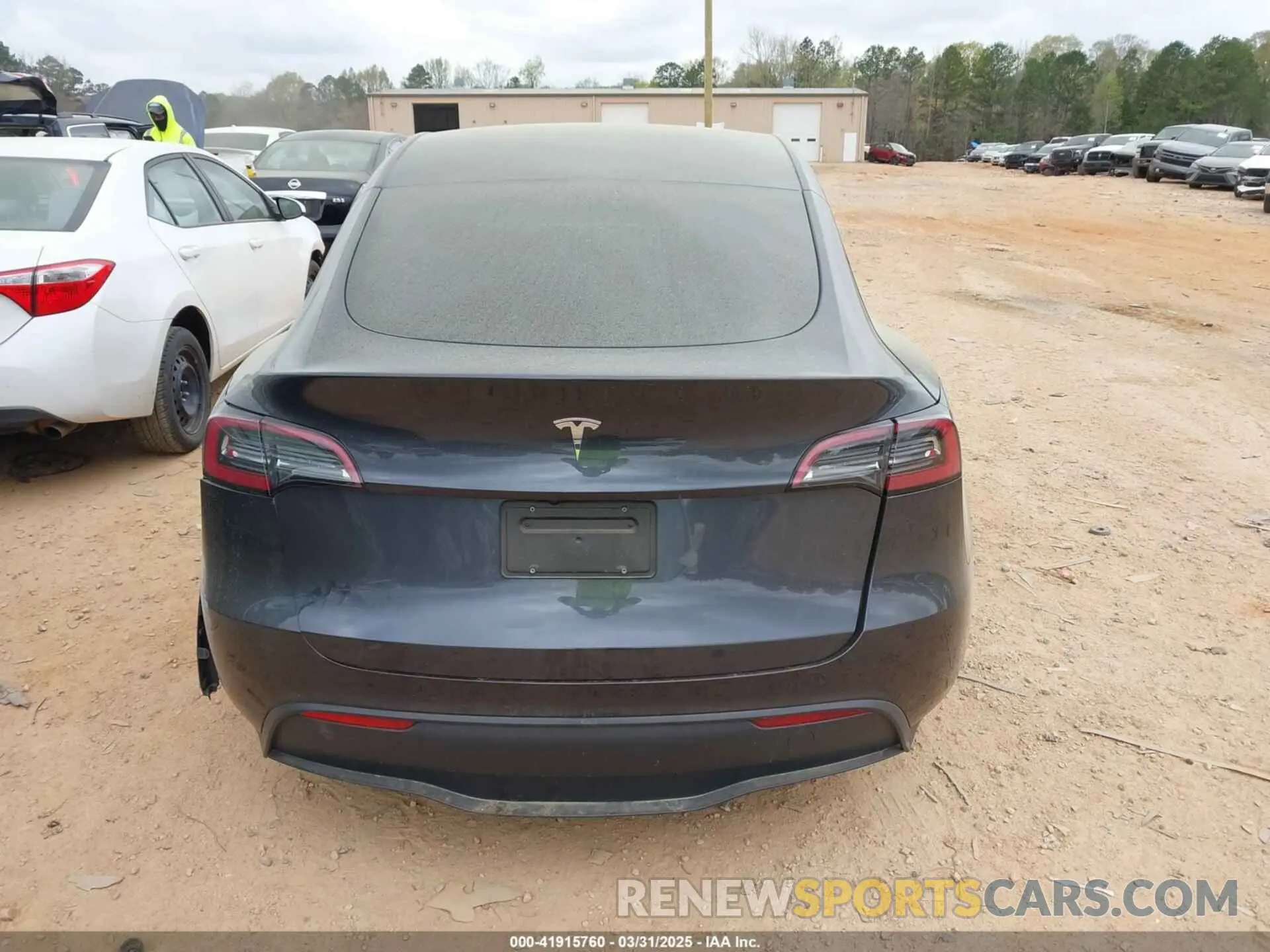 15 fotografías del automóvil dañado 7SAYGDED3RA303113 TESLA MODEL Y 2024
