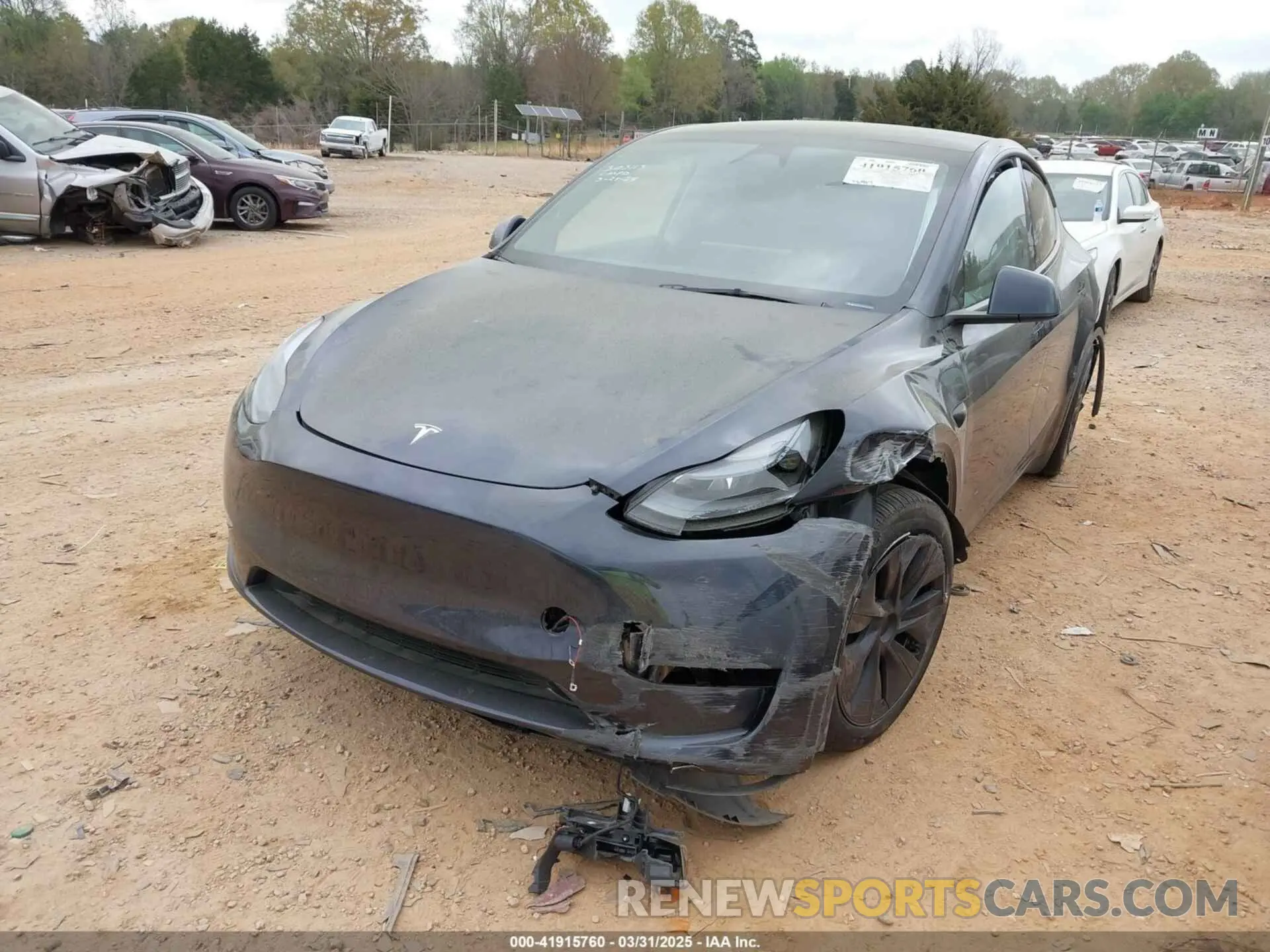 2 fotografías del automóvil dañado 7SAYGDED3RA303113 TESLA MODEL Y 2024