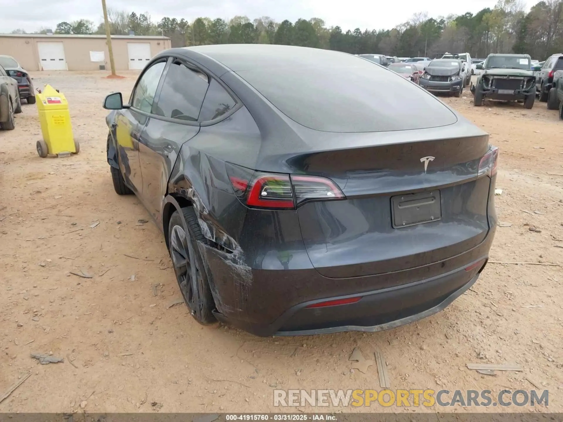 3 fotografías del automóvil dañado 7SAYGDED3RA303113 TESLA MODEL Y 2024