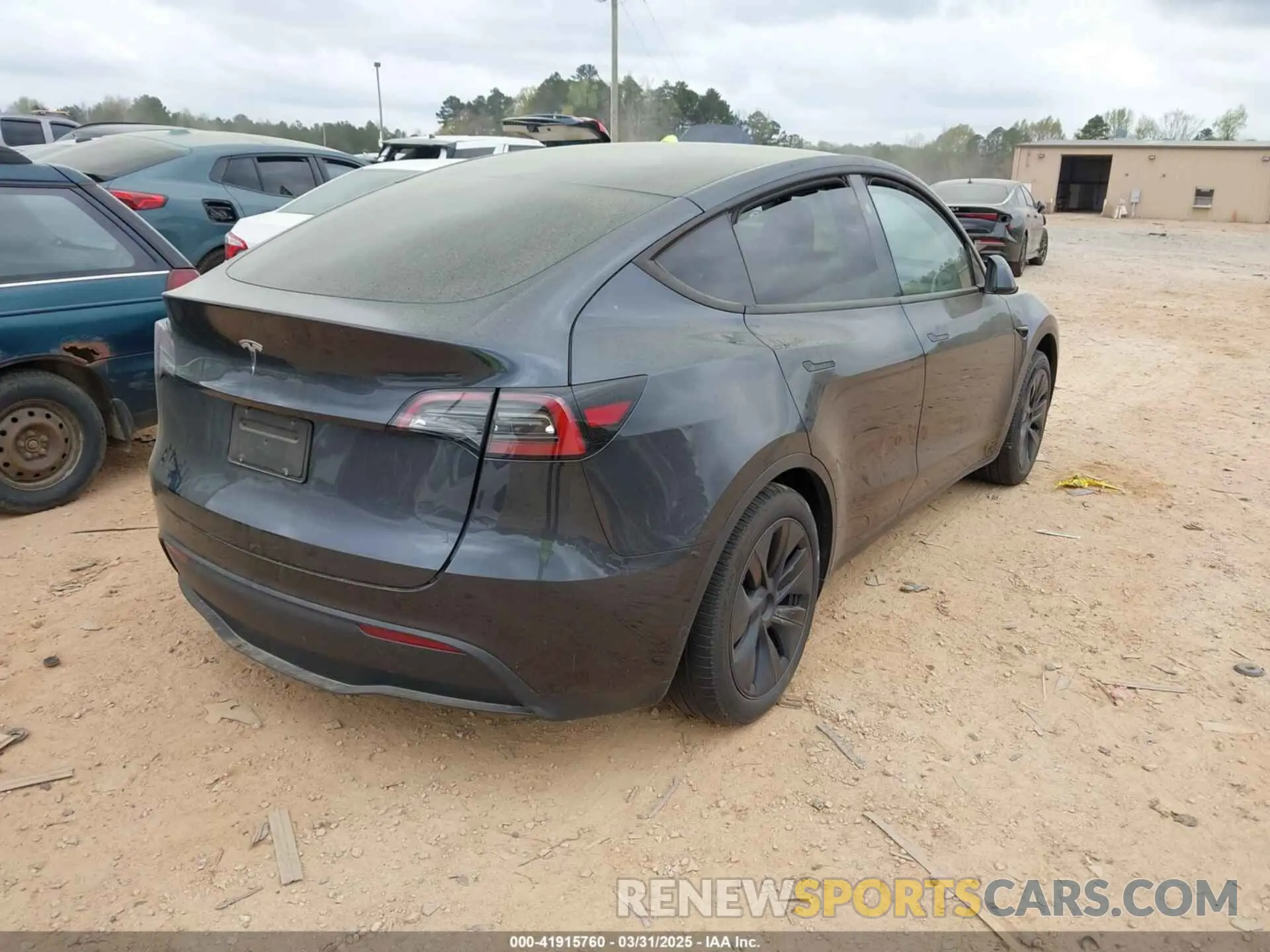 4 fotografías del automóvil dañado 7SAYGDED3RA303113 TESLA MODEL Y 2024
