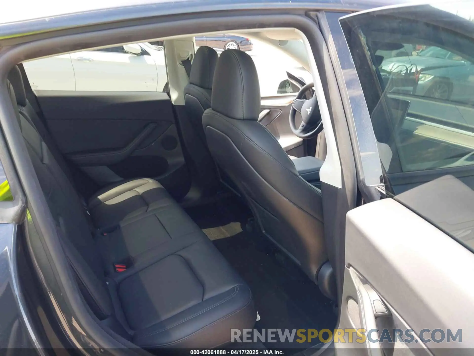 8 fotografías del automóvil dañado 7SAYGDED3RF019063 TESLA MODEL Y 2024