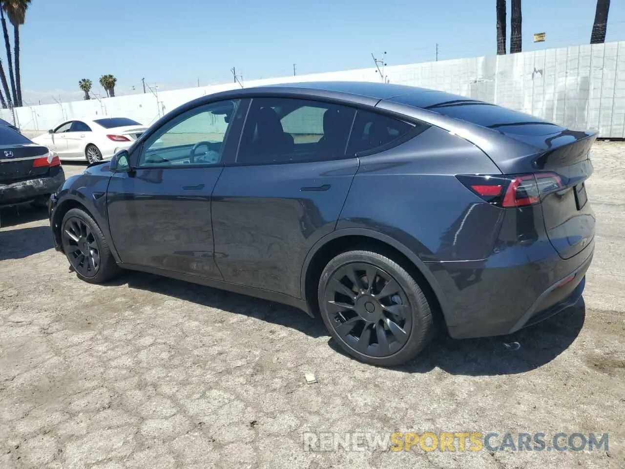 2 fotografías del automóvil dañado 7SAYGDED3RF056131 TESLA MODEL Y 2024