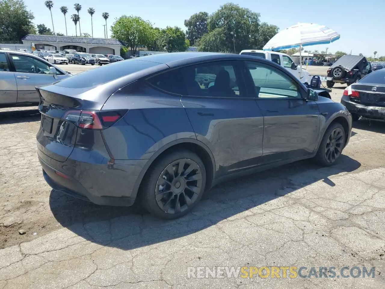 3 fotografías del automóvil dañado 7SAYGDED3RF056131 TESLA MODEL Y 2024