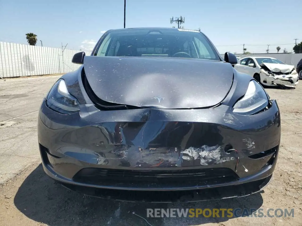 5 fotografías del automóvil dañado 7SAYGDED3RF056131 TESLA MODEL Y 2024