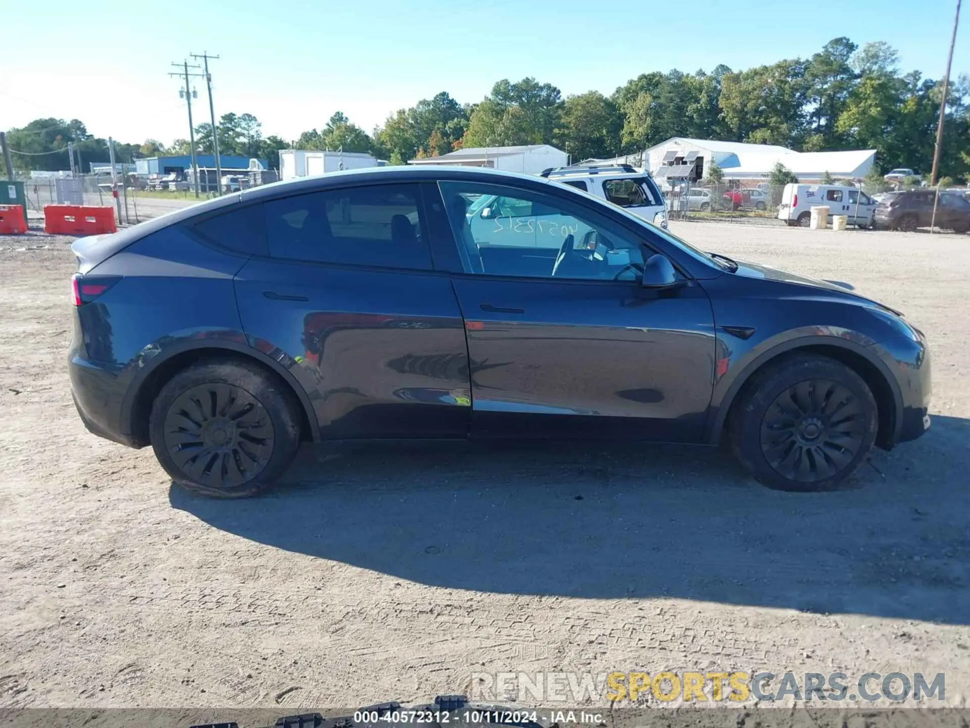 12 fotografías del automóvil dañado 7SAYGDED3RF092501 TESLA MODEL Y 2024