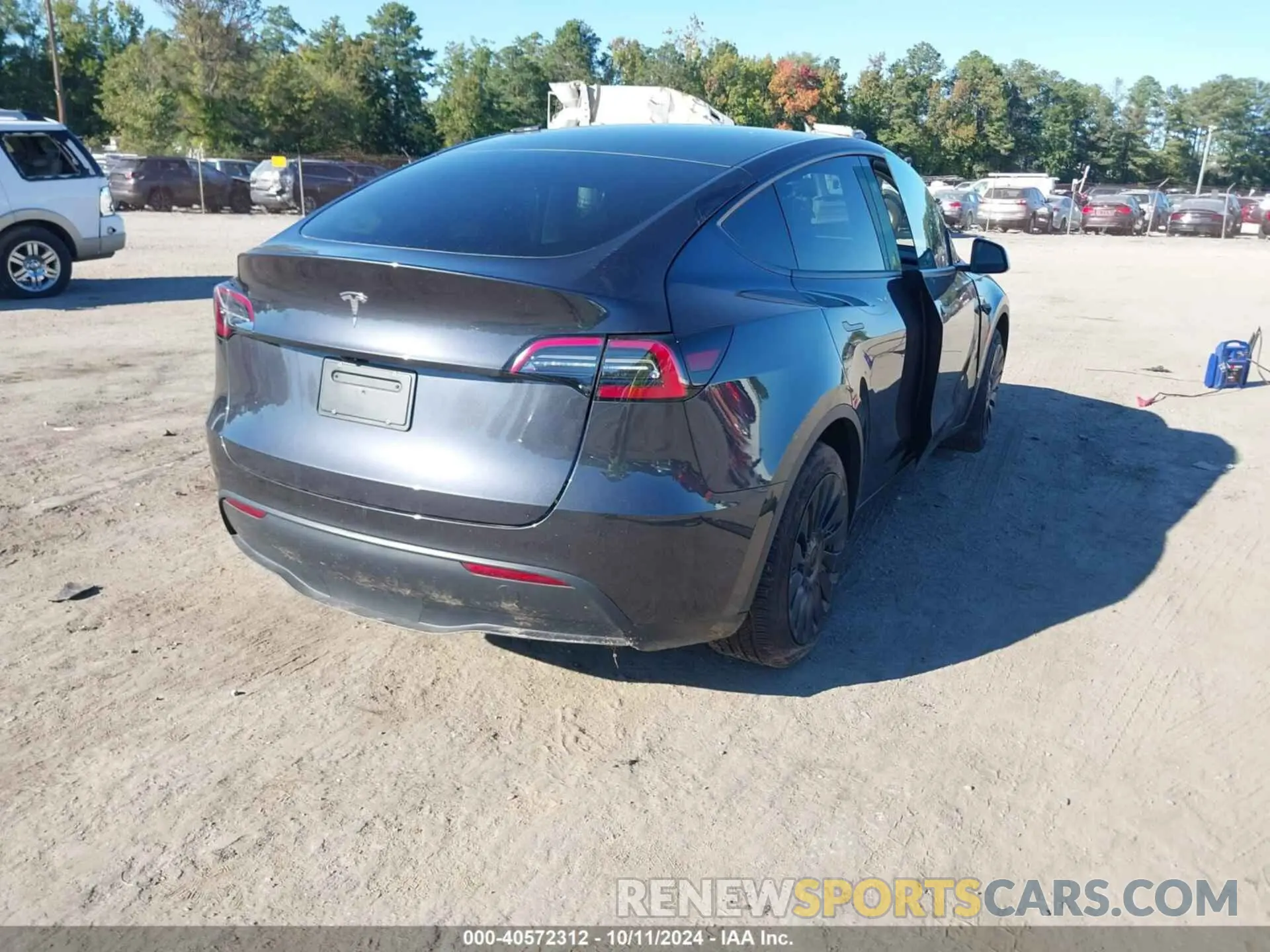 4 fotografías del automóvil dañado 7SAYGDED3RF092501 TESLA MODEL Y 2024