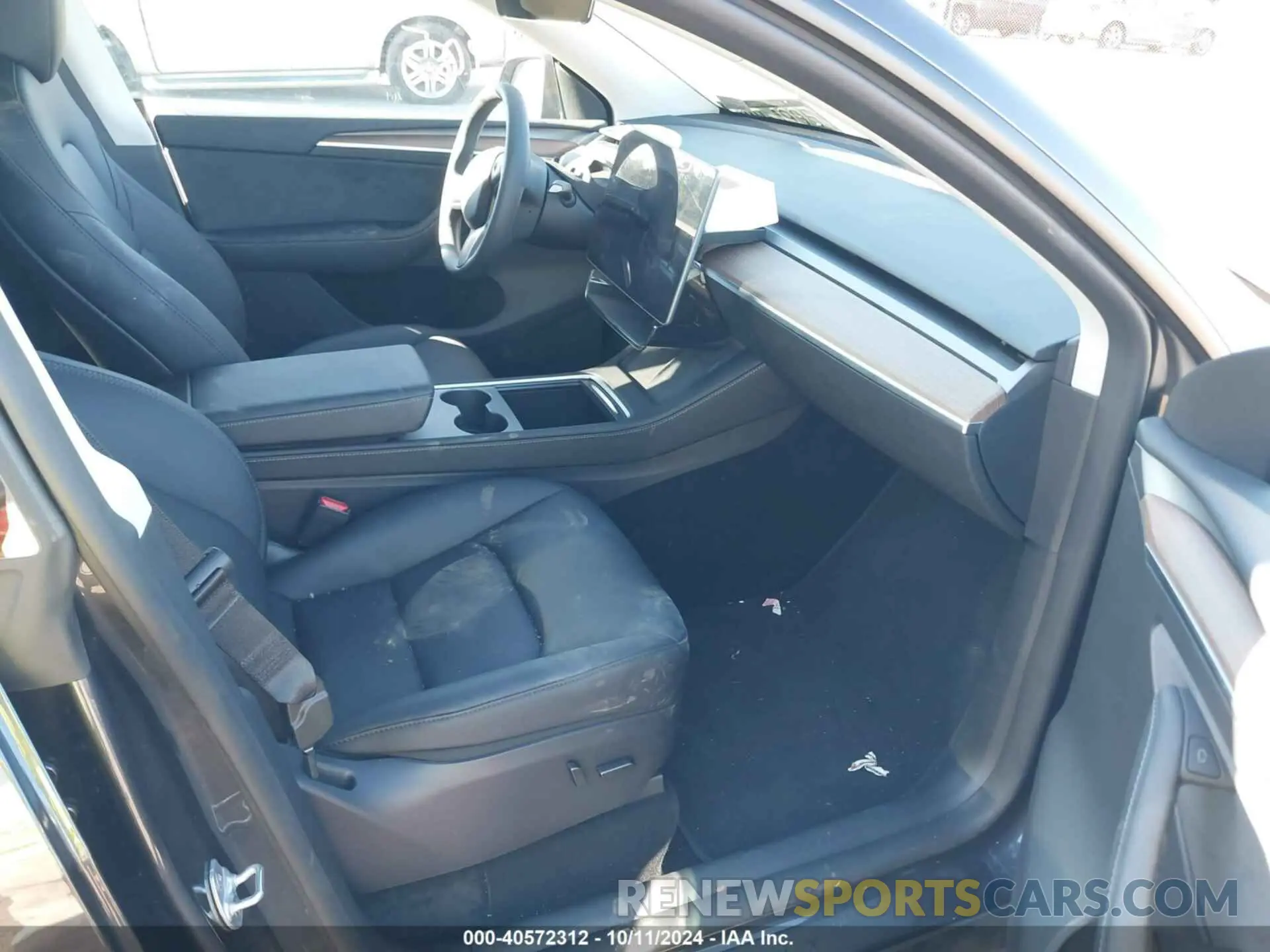 5 fotografías del automóvil dañado 7SAYGDED3RF092501 TESLA MODEL Y 2024