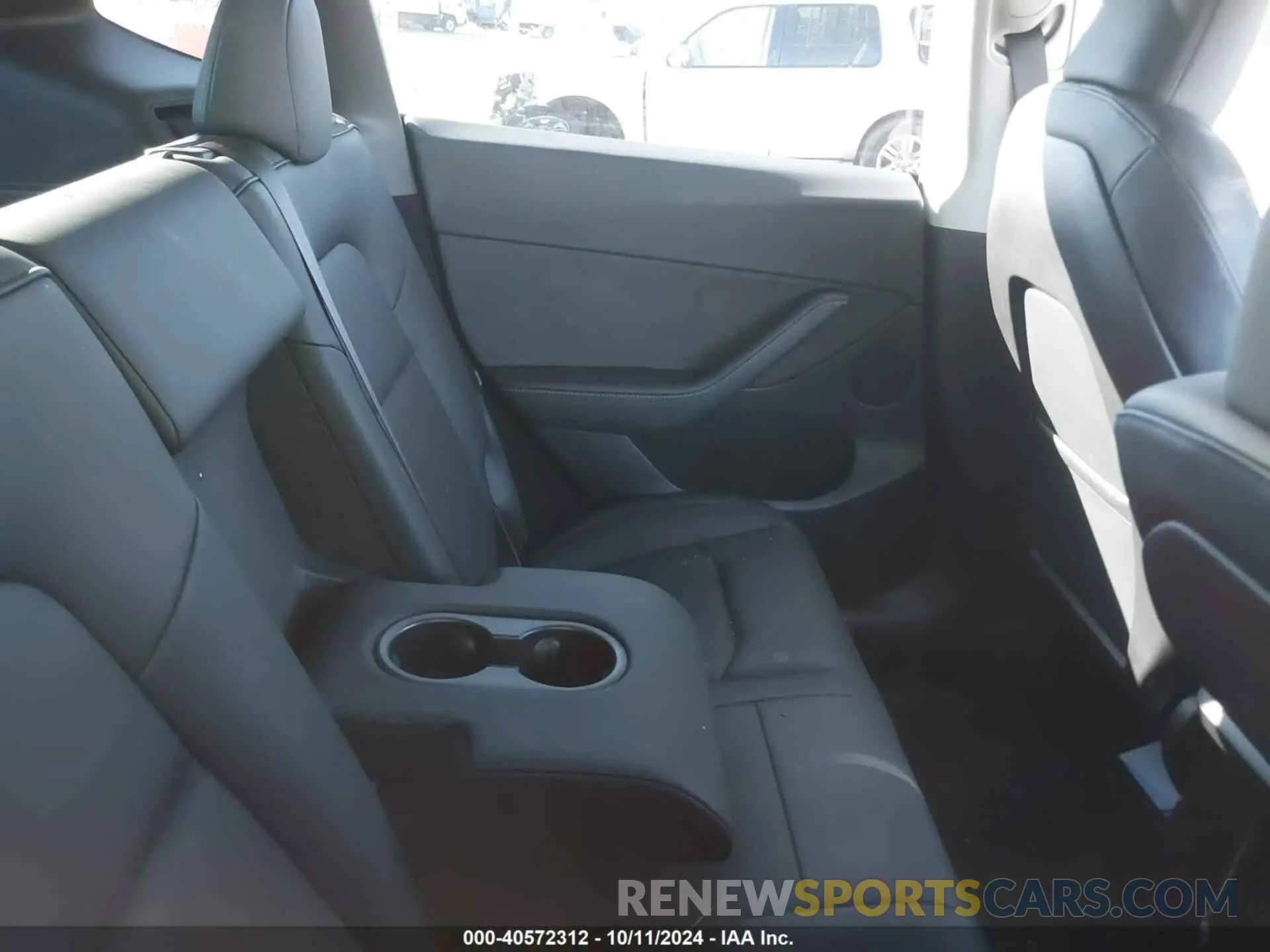 8 fotografías del automóvil dañado 7SAYGDED3RF092501 TESLA MODEL Y 2024