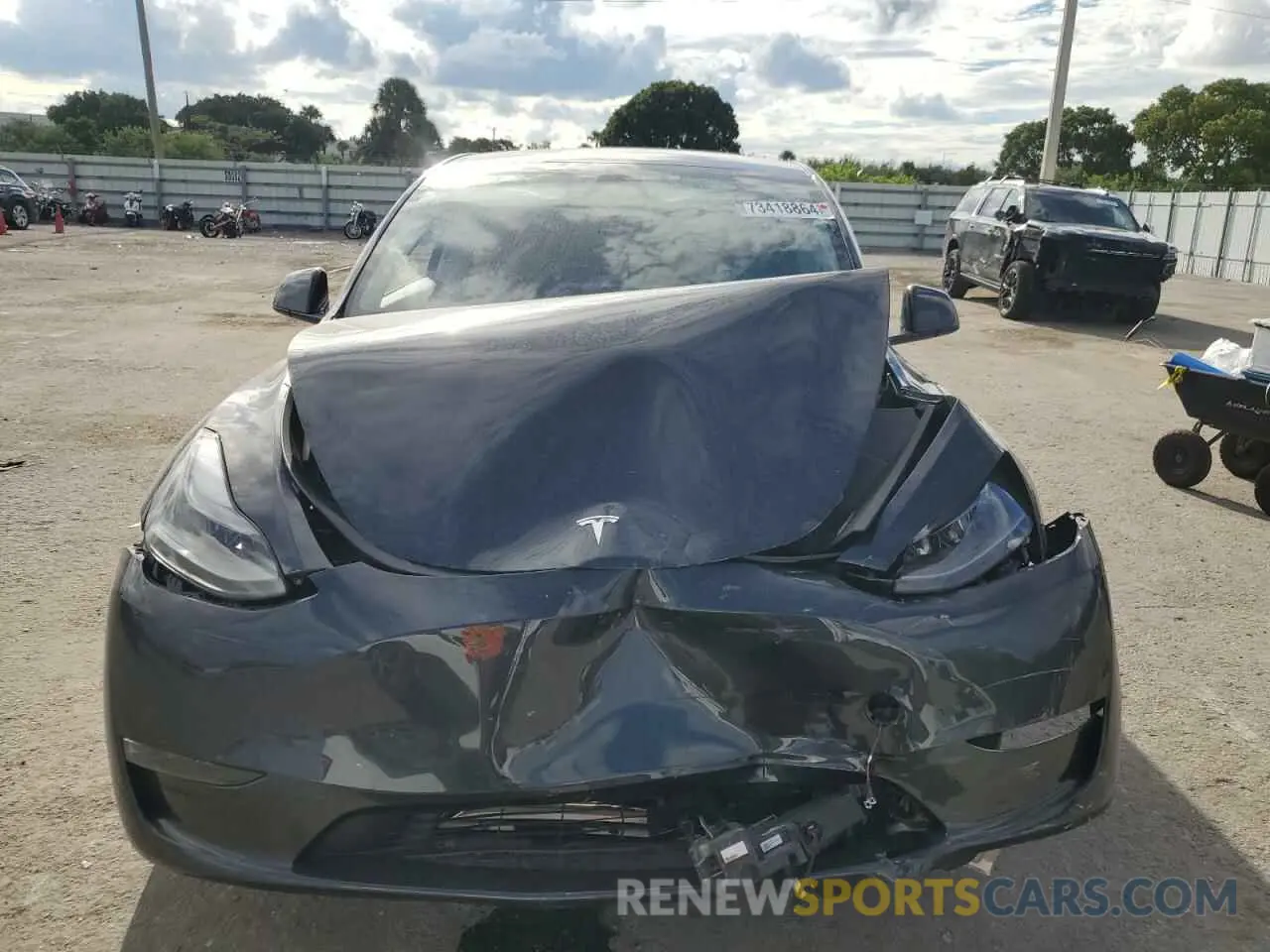 5 fotografías del automóvil dañado 7SAYGDED3RF113041 TESLA MODEL Y 2024