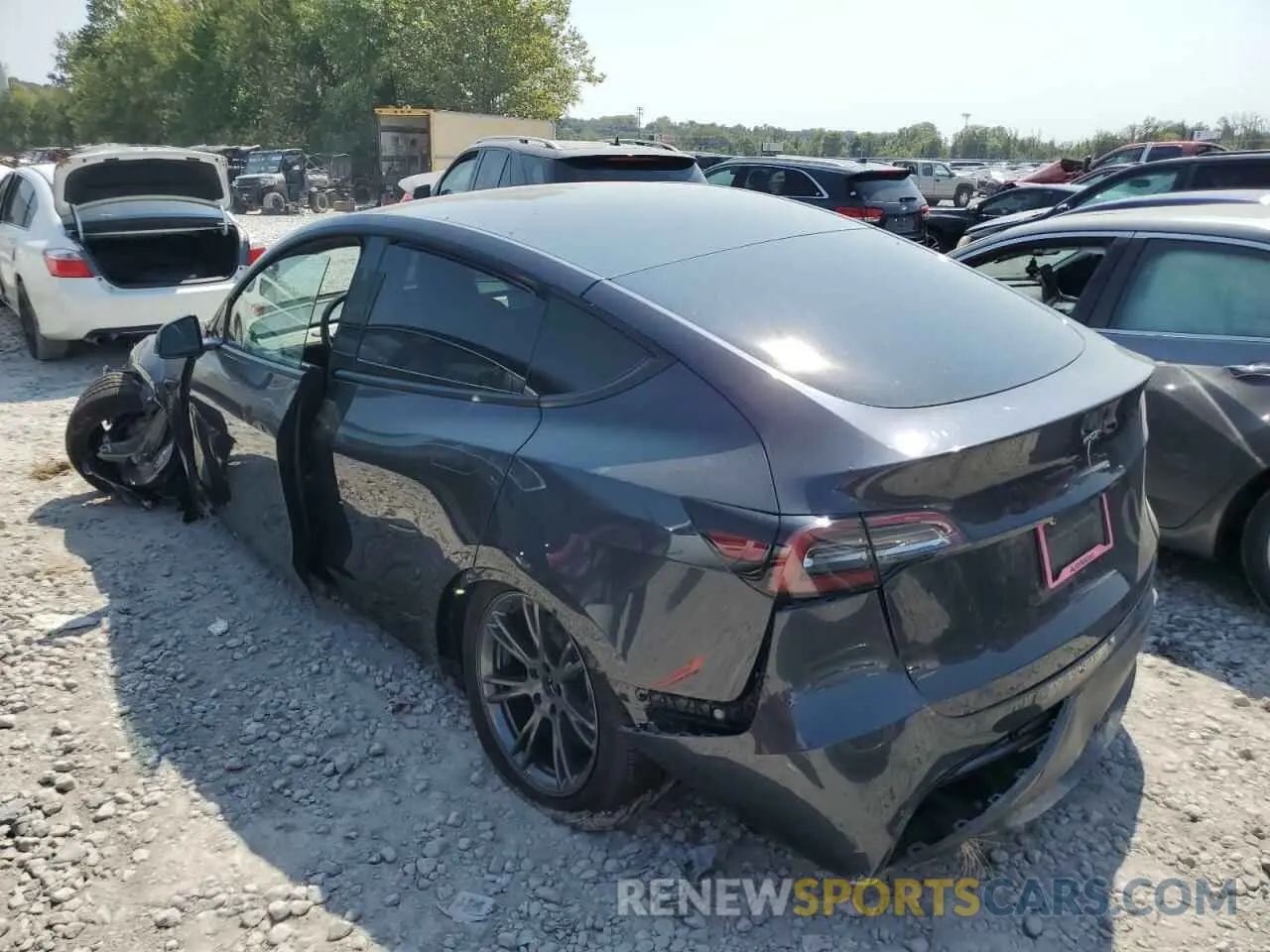 2 fotografías del automóvil dañado 7SAYGDED3RF114643 TESLA MODEL Y 2024