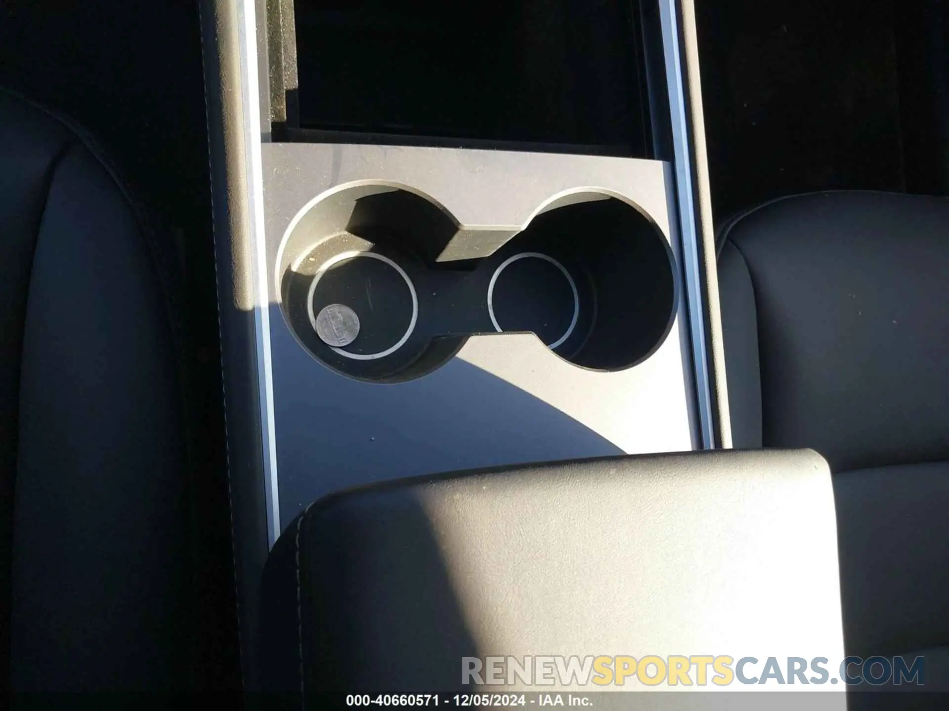 11 fotografías del automóvil dañado 7SAYGDED3RF128476 TESLA MODEL Y 2024