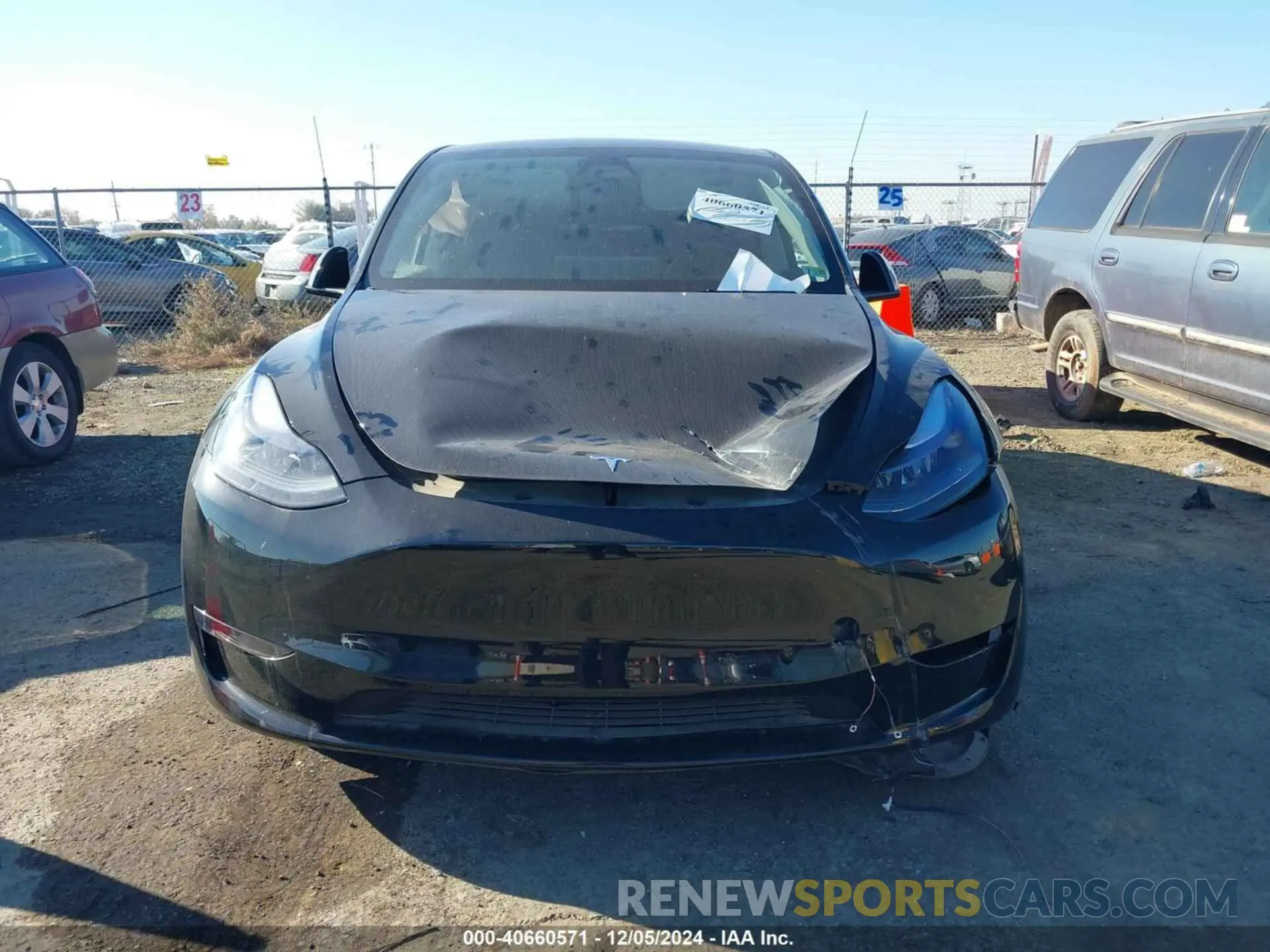 12 fotografías del automóvil dañado 7SAYGDED3RF128476 TESLA MODEL Y 2024