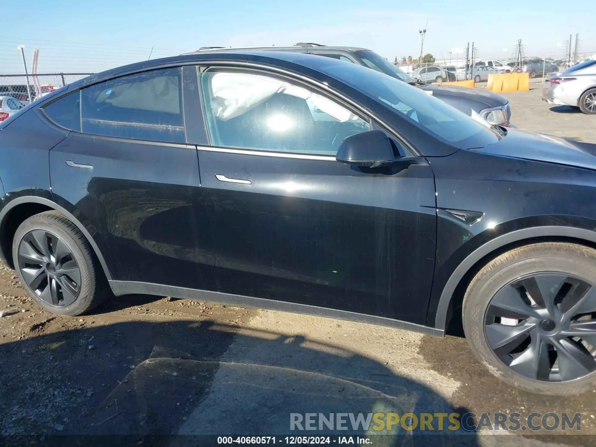 13 fotografías del automóvil dañado 7SAYGDED3RF128476 TESLA MODEL Y 2024