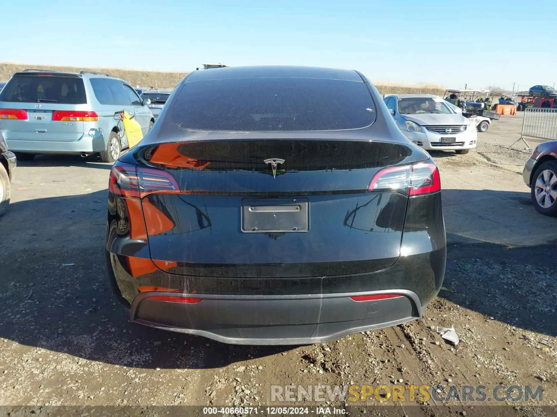 16 fotografías del automóvil dañado 7SAYGDED3RF128476 TESLA MODEL Y 2024