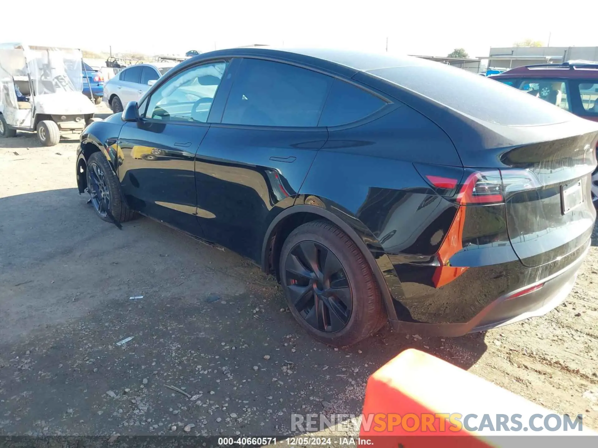 3 fotografías del automóvil dañado 7SAYGDED3RF128476 TESLA MODEL Y 2024