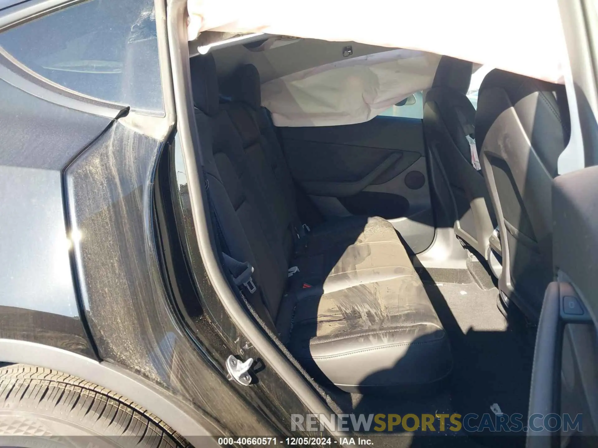 8 fotografías del automóvil dañado 7SAYGDED3RF128476 TESLA MODEL Y 2024