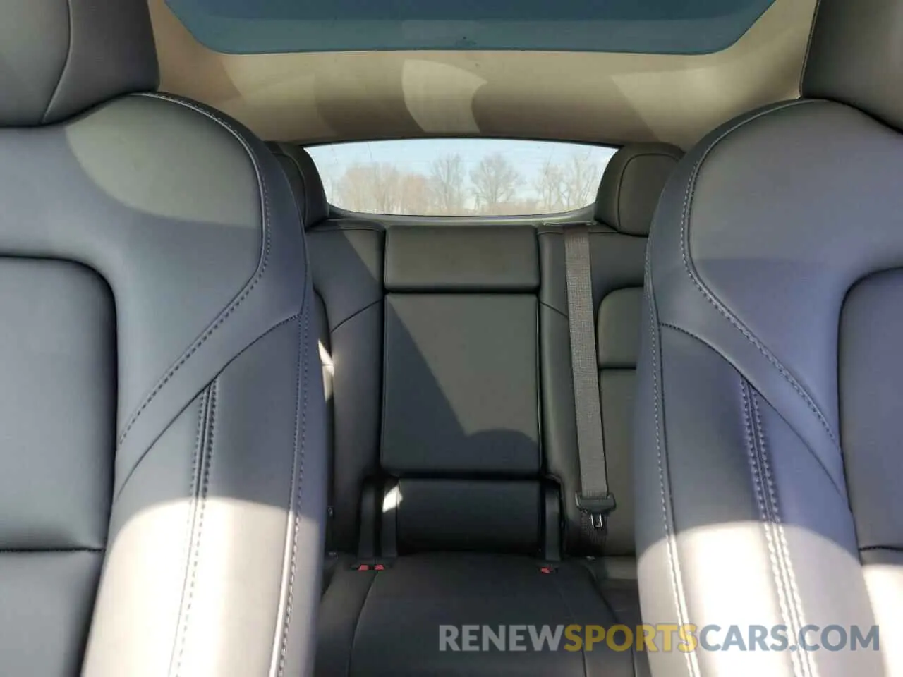 10 fotografías del automóvil dañado 7SAYGDED3RF198205 TESLA MODEL Y 2024