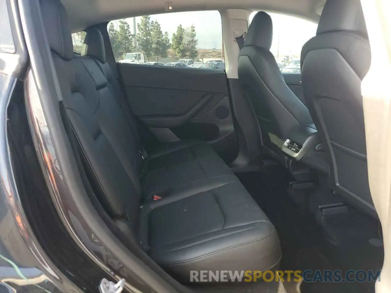 11 fotografías del automóvil dañado 7SAYGDED4RF032615 TESLA MODEL Y 2024