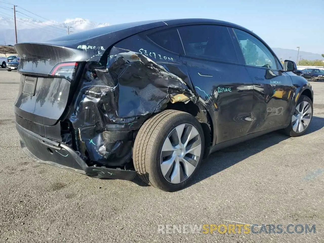 3 fotografías del automóvil dañado 7SAYGDED4RF032615 TESLA MODEL Y 2024