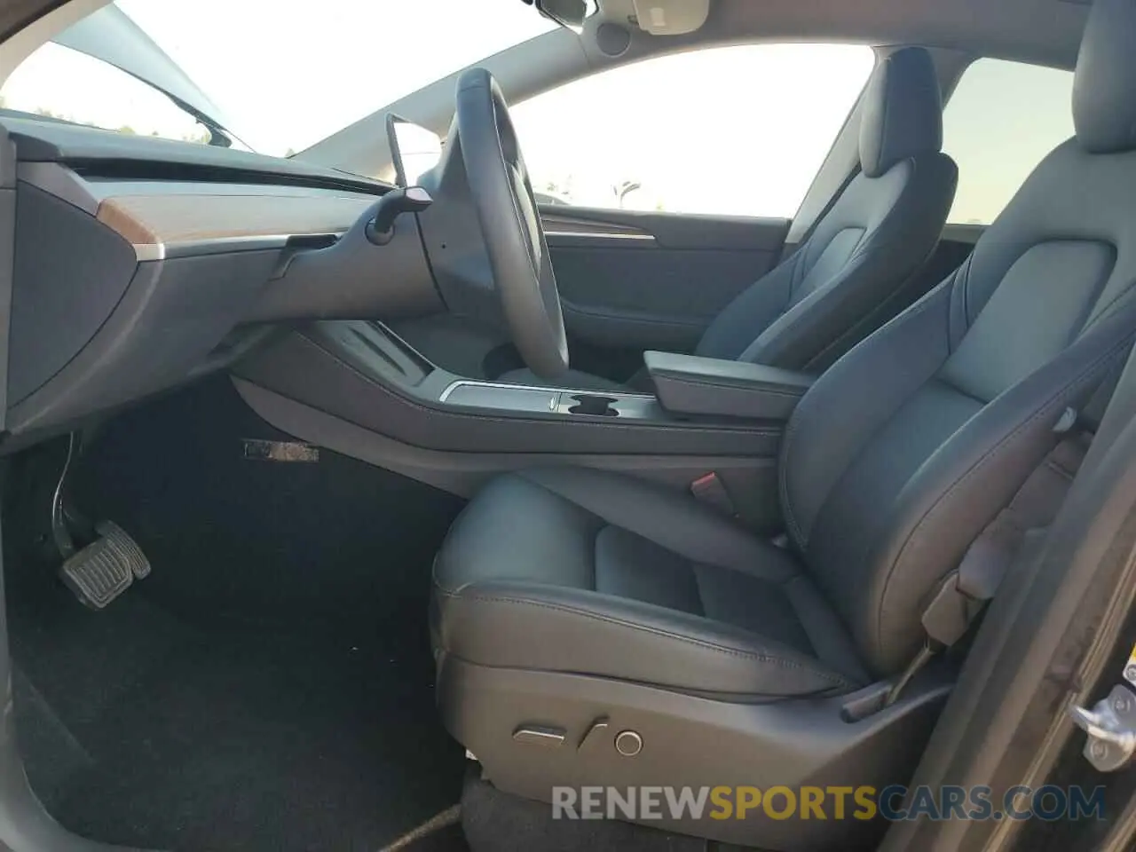 7 fotografías del automóvil dañado 7SAYGDED4RF032615 TESLA MODEL Y 2024