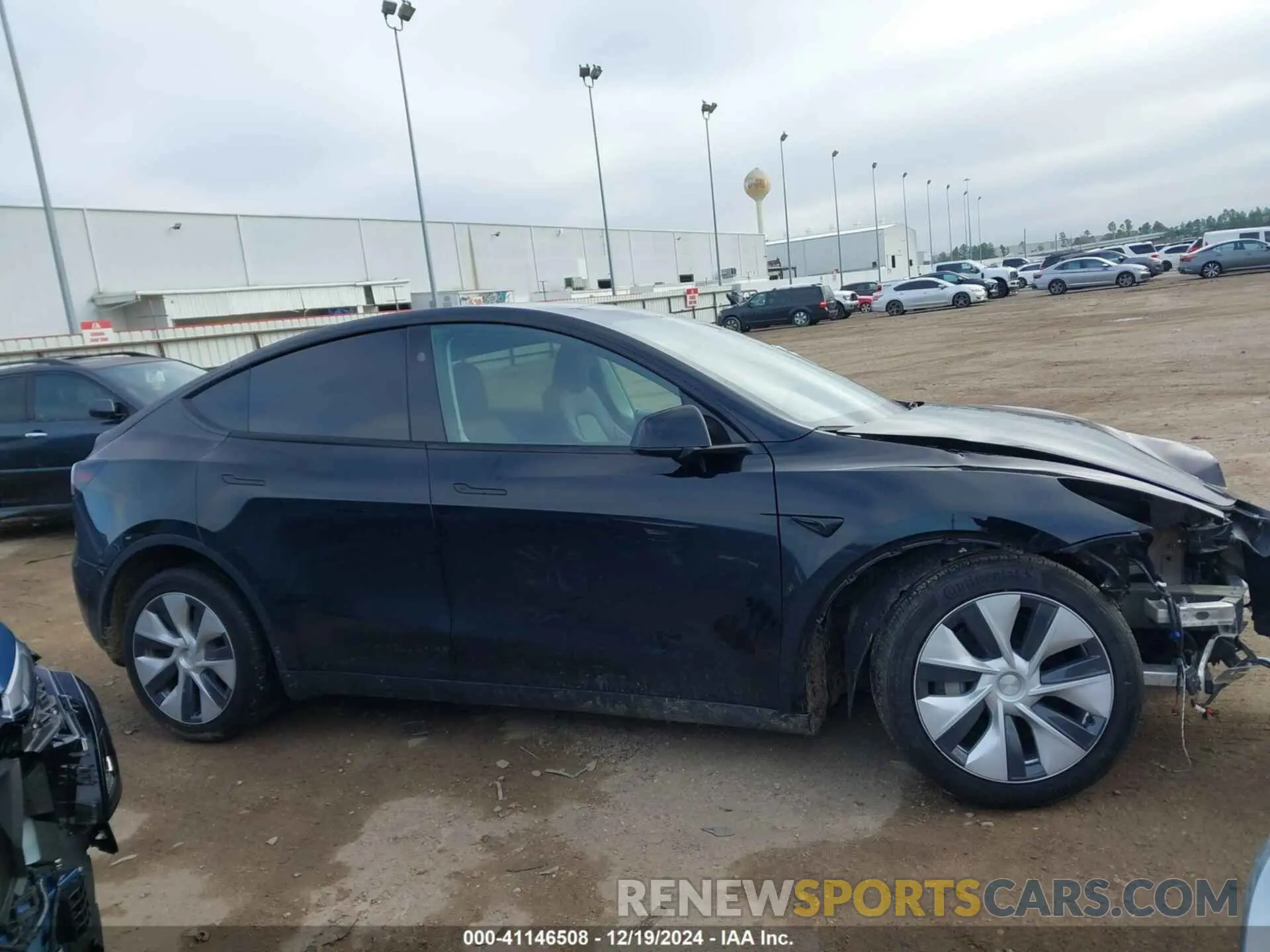 13 fotografías del automóvil dañado 7SAYGDED4RF042898 TESLA MODEL Y 2024