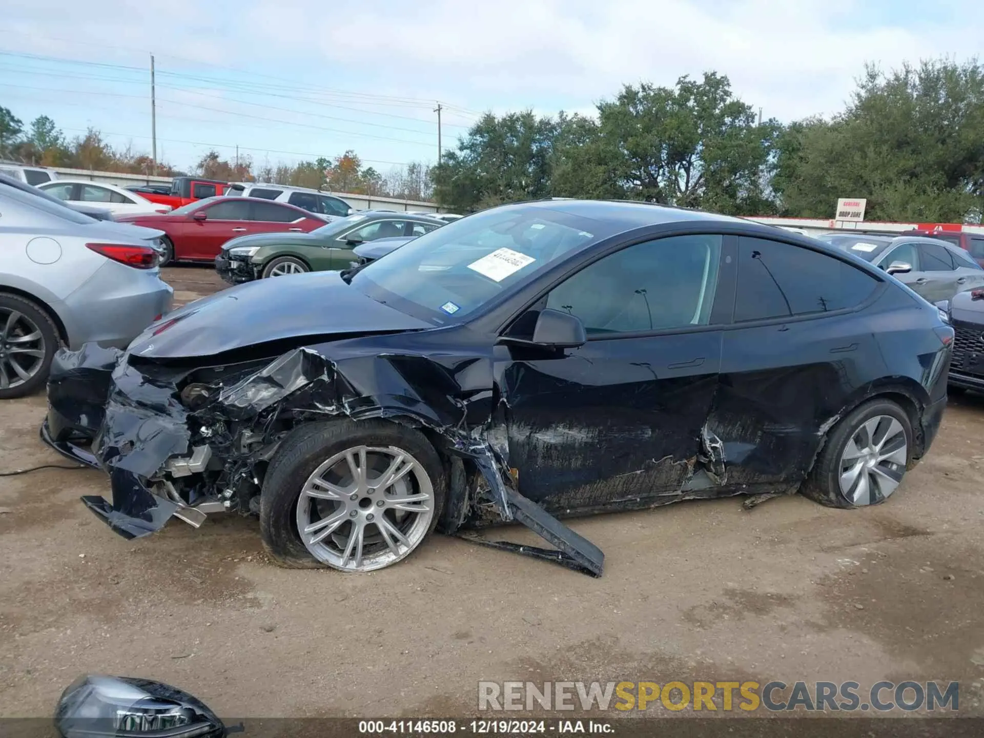 14 fotografías del automóvil dañado 7SAYGDED4RF042898 TESLA MODEL Y 2024