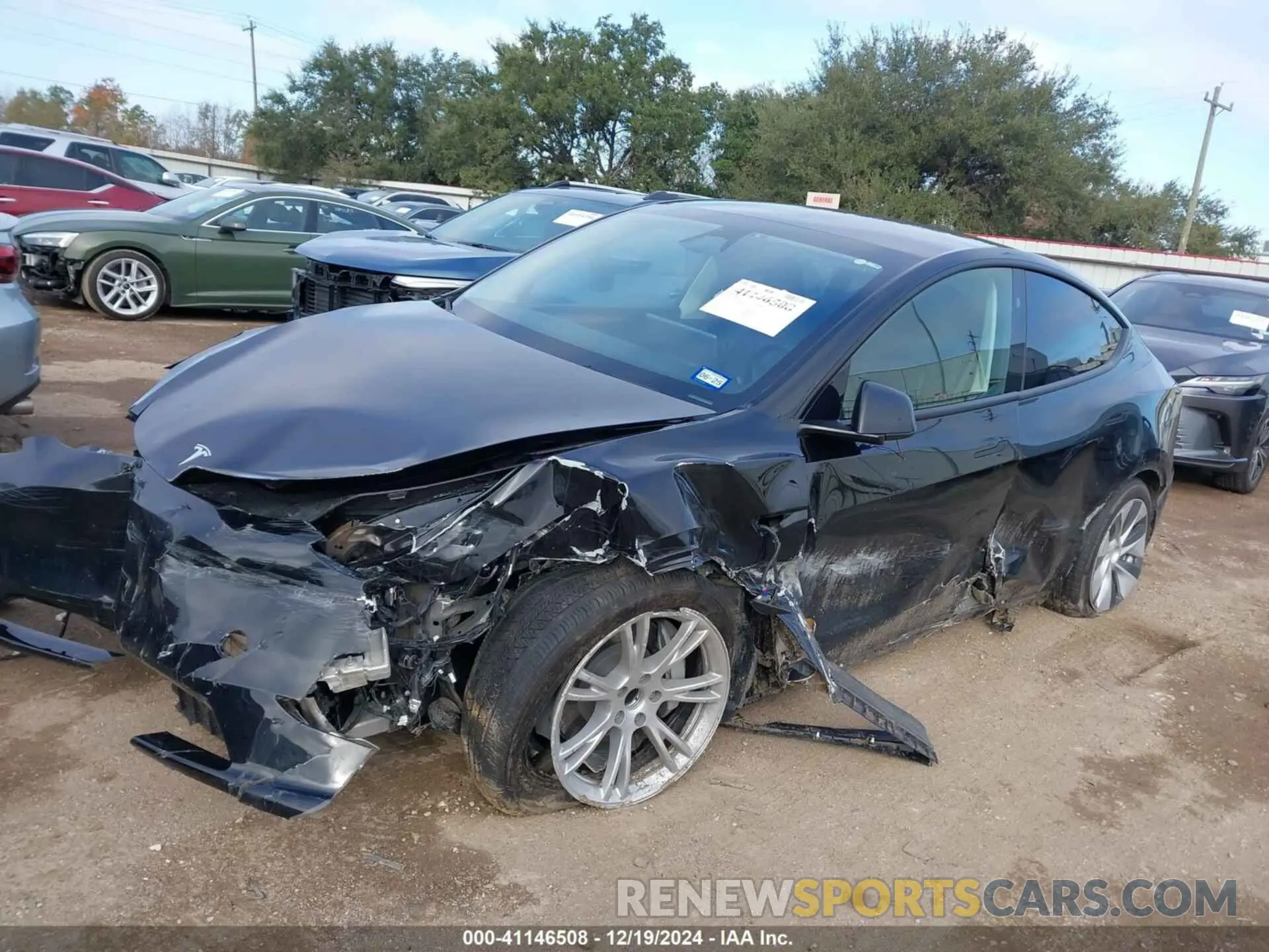 2 fotografías del automóvil dañado 7SAYGDED4RF042898 TESLA MODEL Y 2024