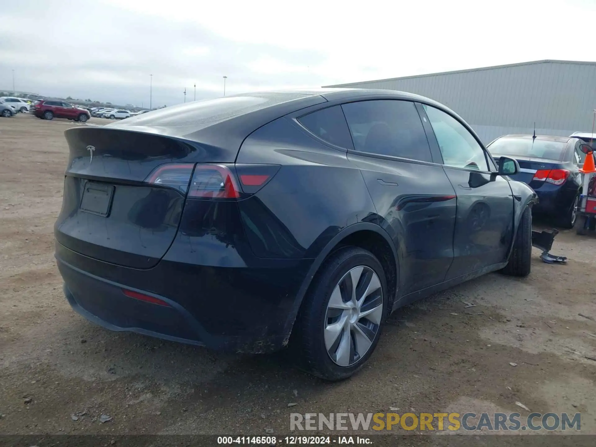 4 fotografías del automóvil dañado 7SAYGDED4RF042898 TESLA MODEL Y 2024