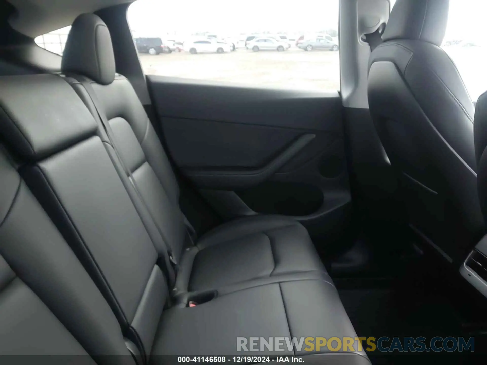 8 fotografías del automóvil dañado 7SAYGDED4RF042898 TESLA MODEL Y 2024