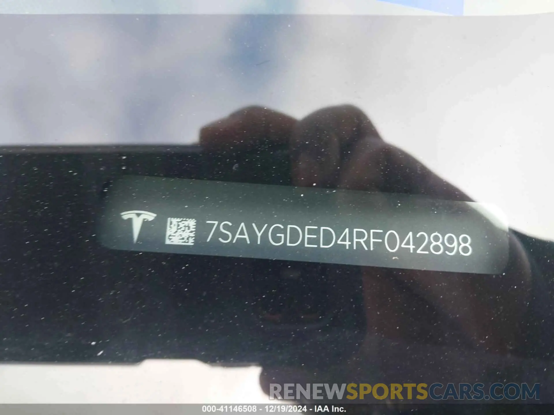 9 fotografías del automóvil dañado 7SAYGDED4RF042898 TESLA MODEL Y 2024