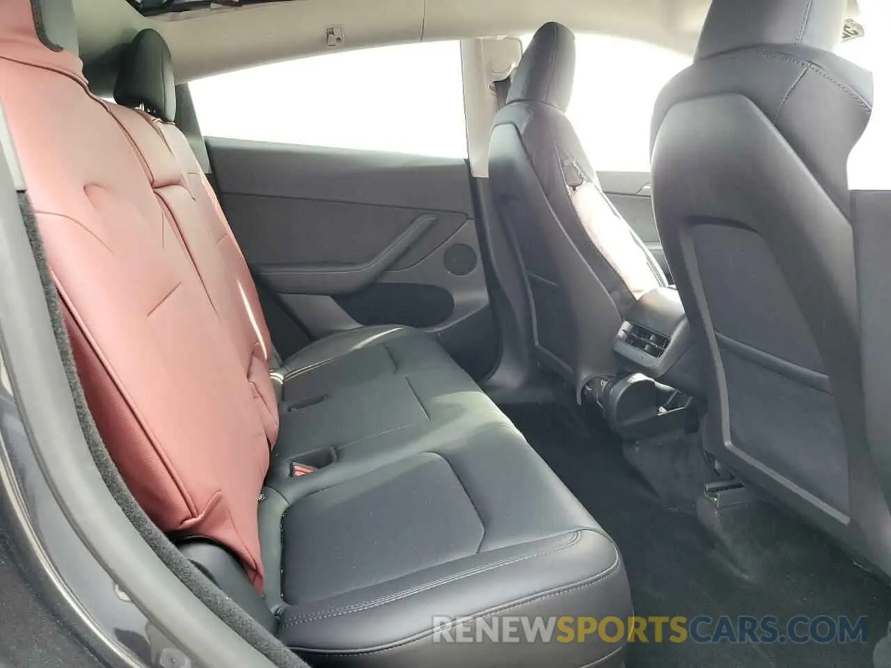 10 fotografías del automóvil dañado 7SAYGDED4RF049303 TESLA MODEL Y 2024