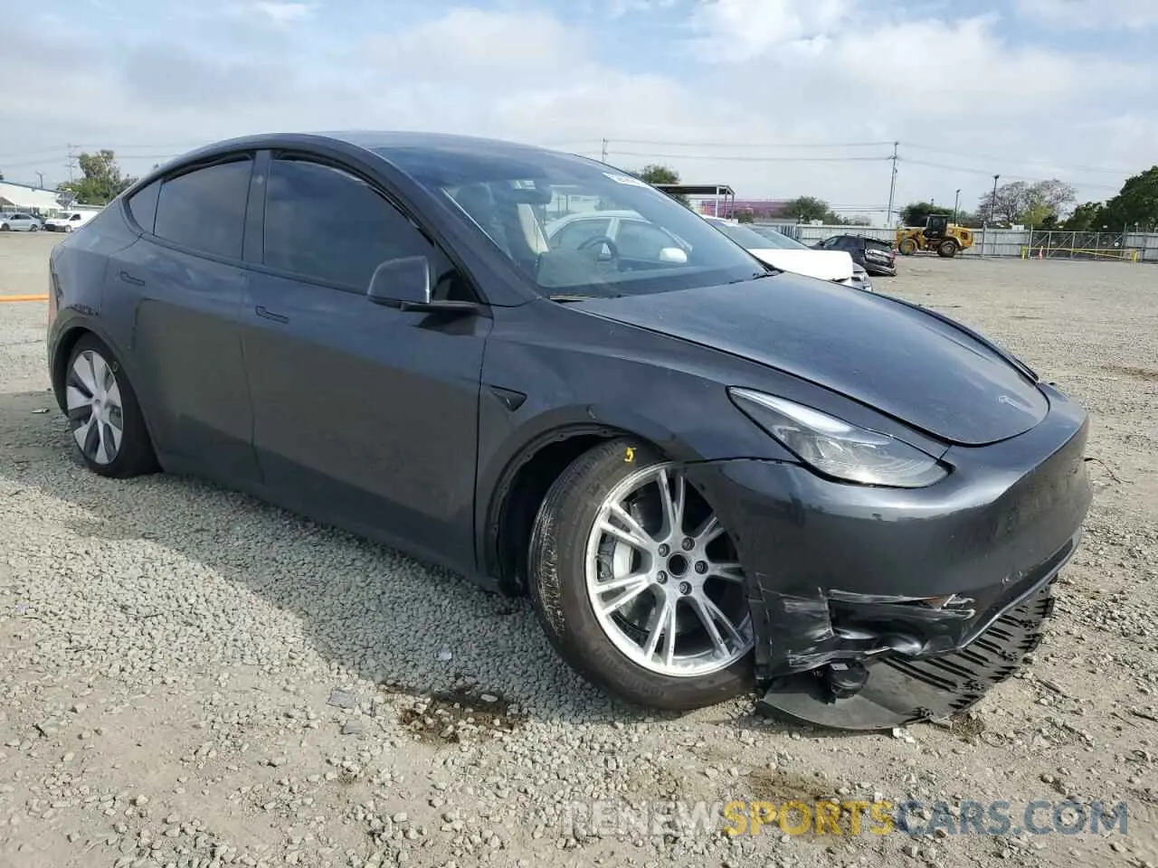4 fotografías del automóvil dañado 7SAYGDED4RF049303 TESLA MODEL Y 2024