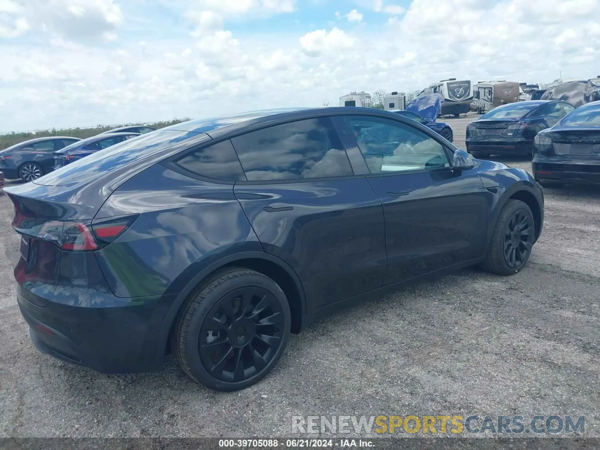 4 fotografías del automóvil dañado 7SAYGDED4RF098999 TESLA MODEL Y 2024