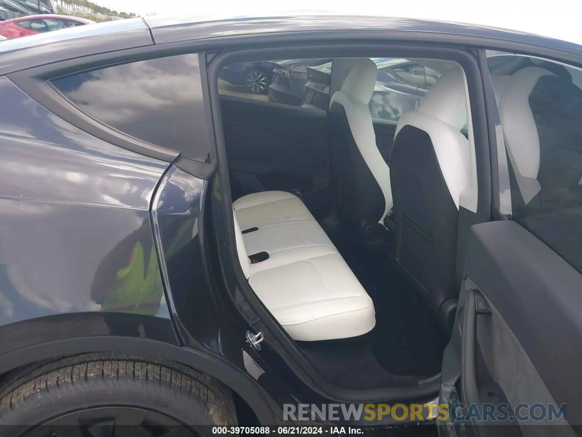 8 fotografías del automóvil dañado 7SAYGDED4RF098999 TESLA MODEL Y 2024