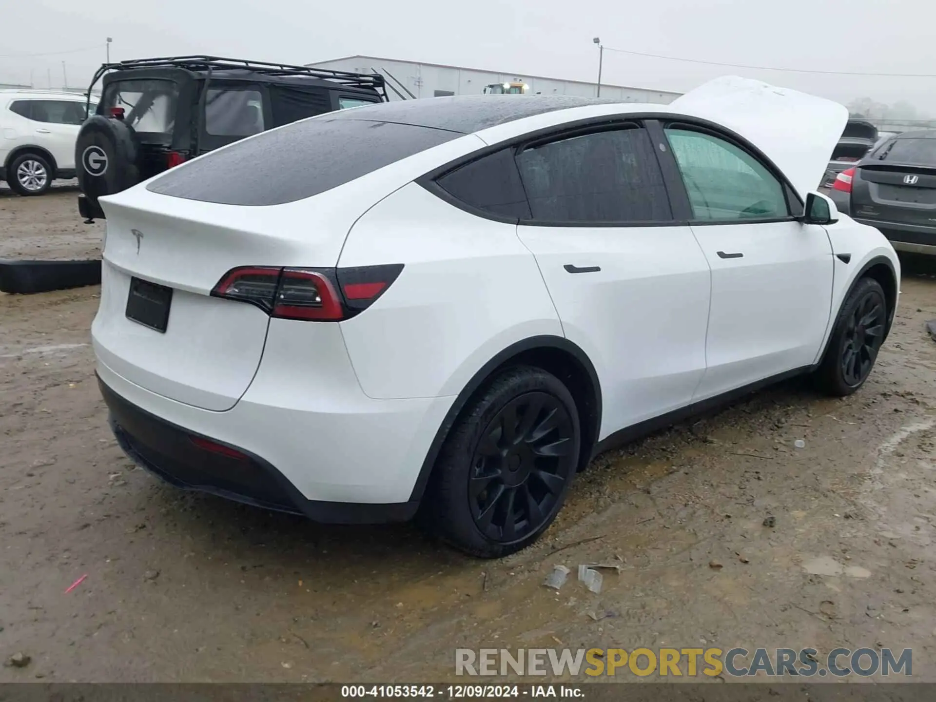 4 fotografías del automóvil dañado 7SAYGDED4RF101092 TESLA MODEL Y 2024