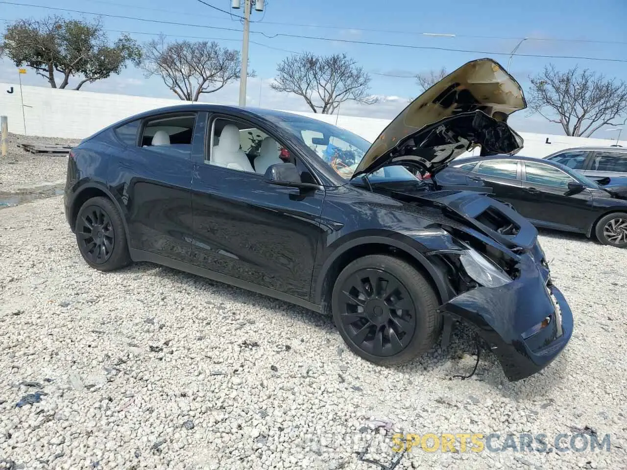 4 fotografías del automóvil dañado 7SAYGDED5RF009277 TESLA MODEL Y 2024